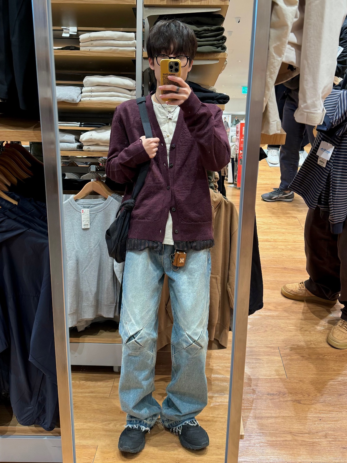 [KREAM 단독] ADSB Andersson Bell Sauvage Cotton Cardigan Green, Oakley Factory Team x Brain Dead Ostrich Chop Saw Mule Maroon Espresso 착용 스타일 - 8