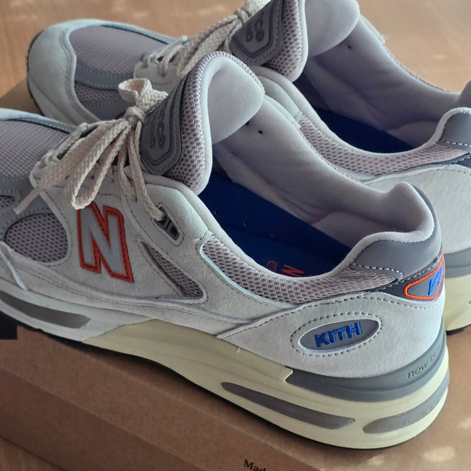 New Balance x Kith x Madison Square Garden 991v2 Made in UK Antarctica Ancient Scroll - D Standard 착용 스타일 - 4