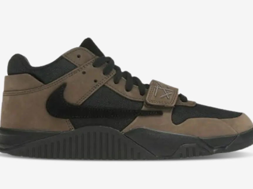 Jordan x Travis Scott Jumpman Jack TR Black and Dark Mocha 착용 스타일 - 2