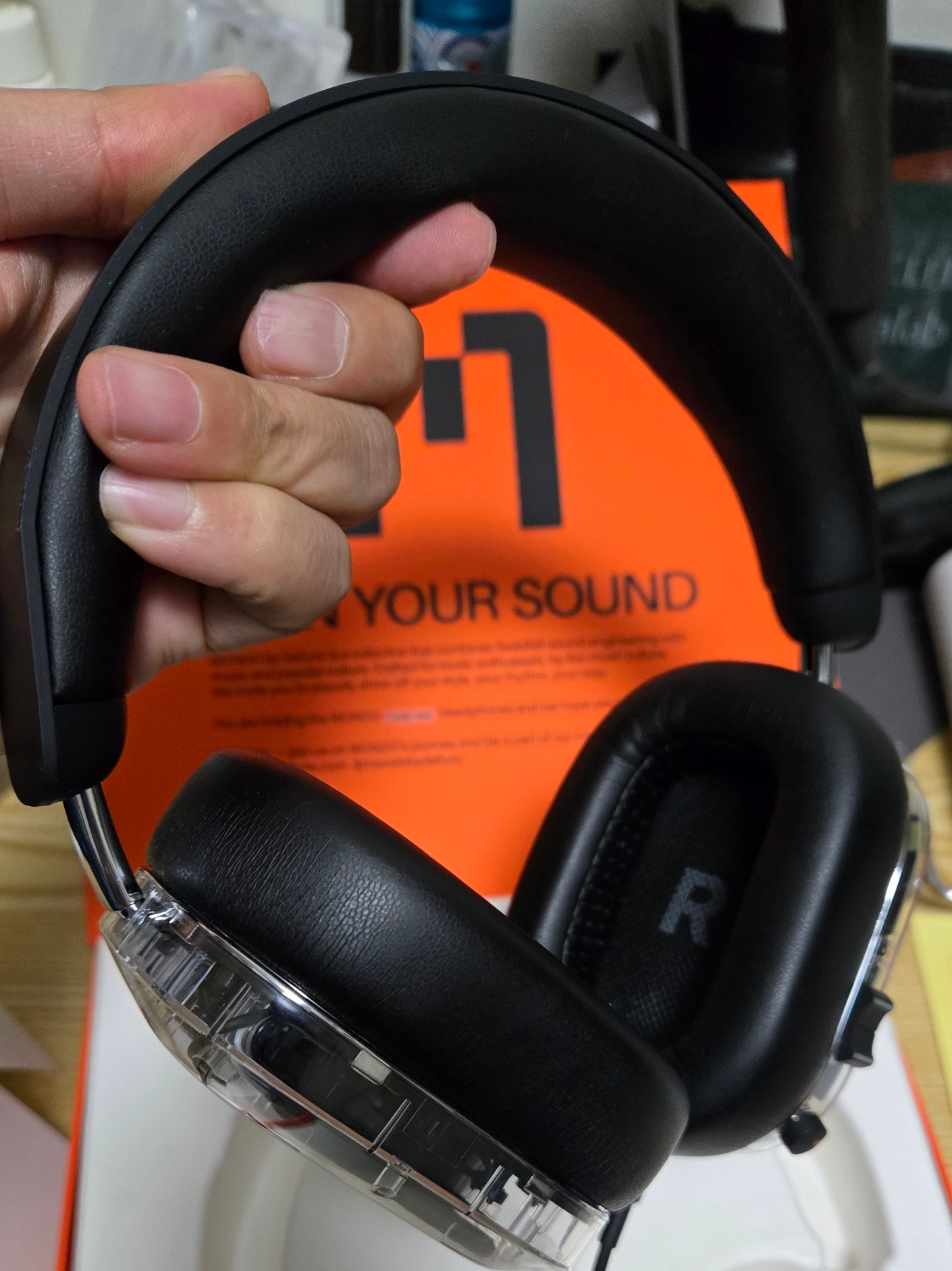 MONDO Over Ear Headphone Transparent 착용 스타일 - 1