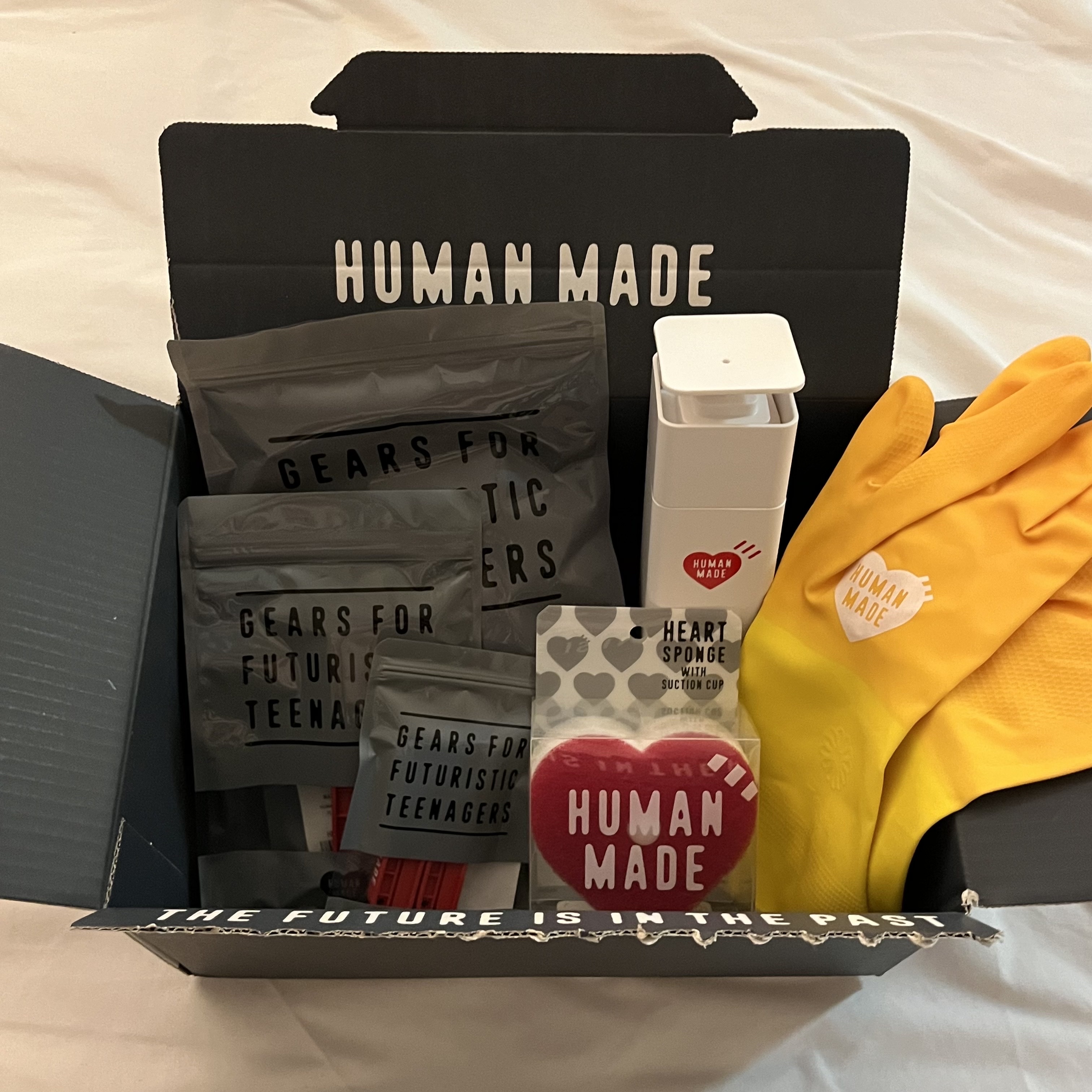 Human Made Kitchen Gloves Yellow, Human Made Push Dispenser White 착용 스타일 - 1