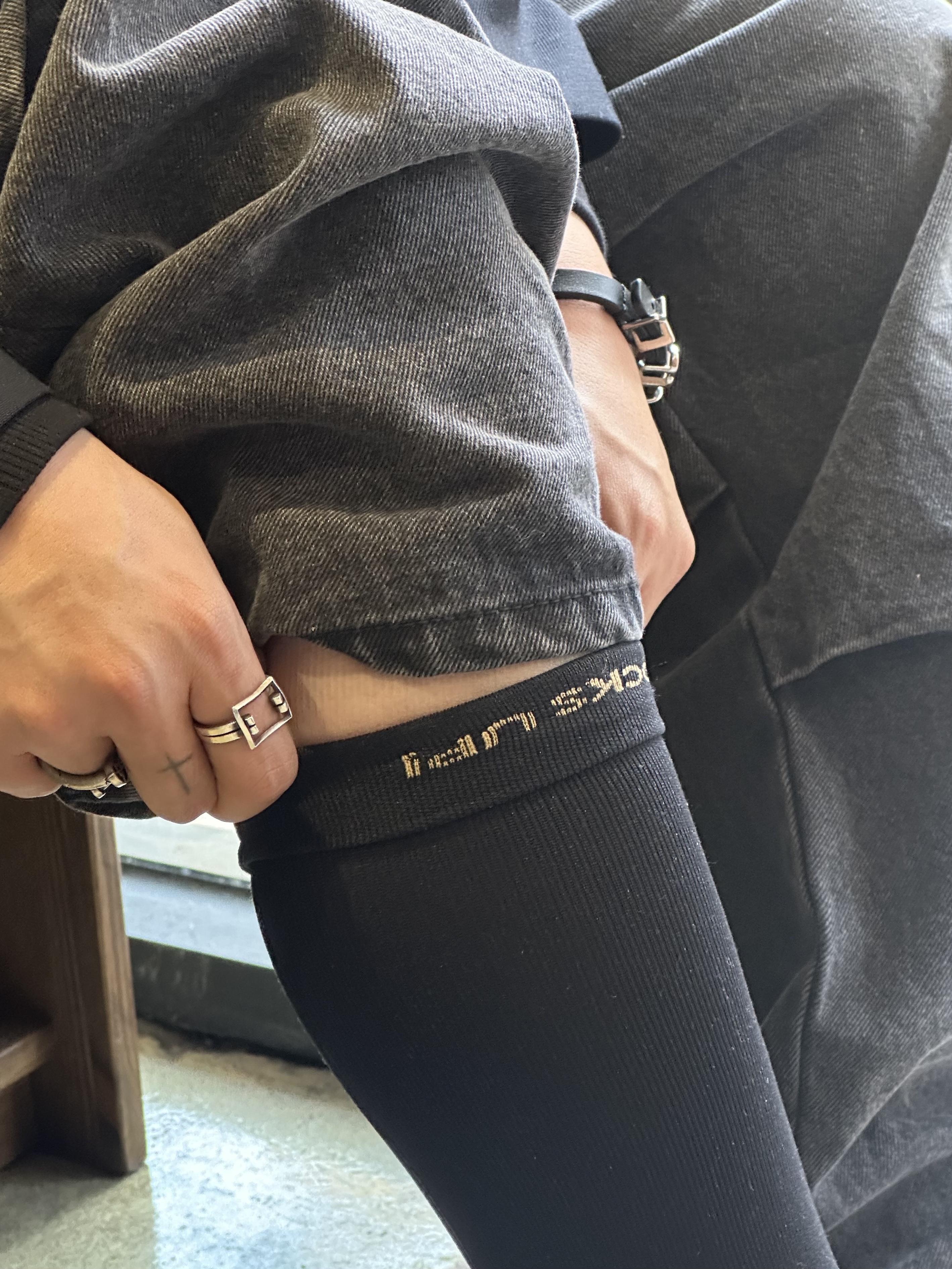 Polyteru Human Index Human Loosed Half Zip Knit Gray, Balenciaga Stapler Sneaker Beige Grey 착용 스타일 - 8