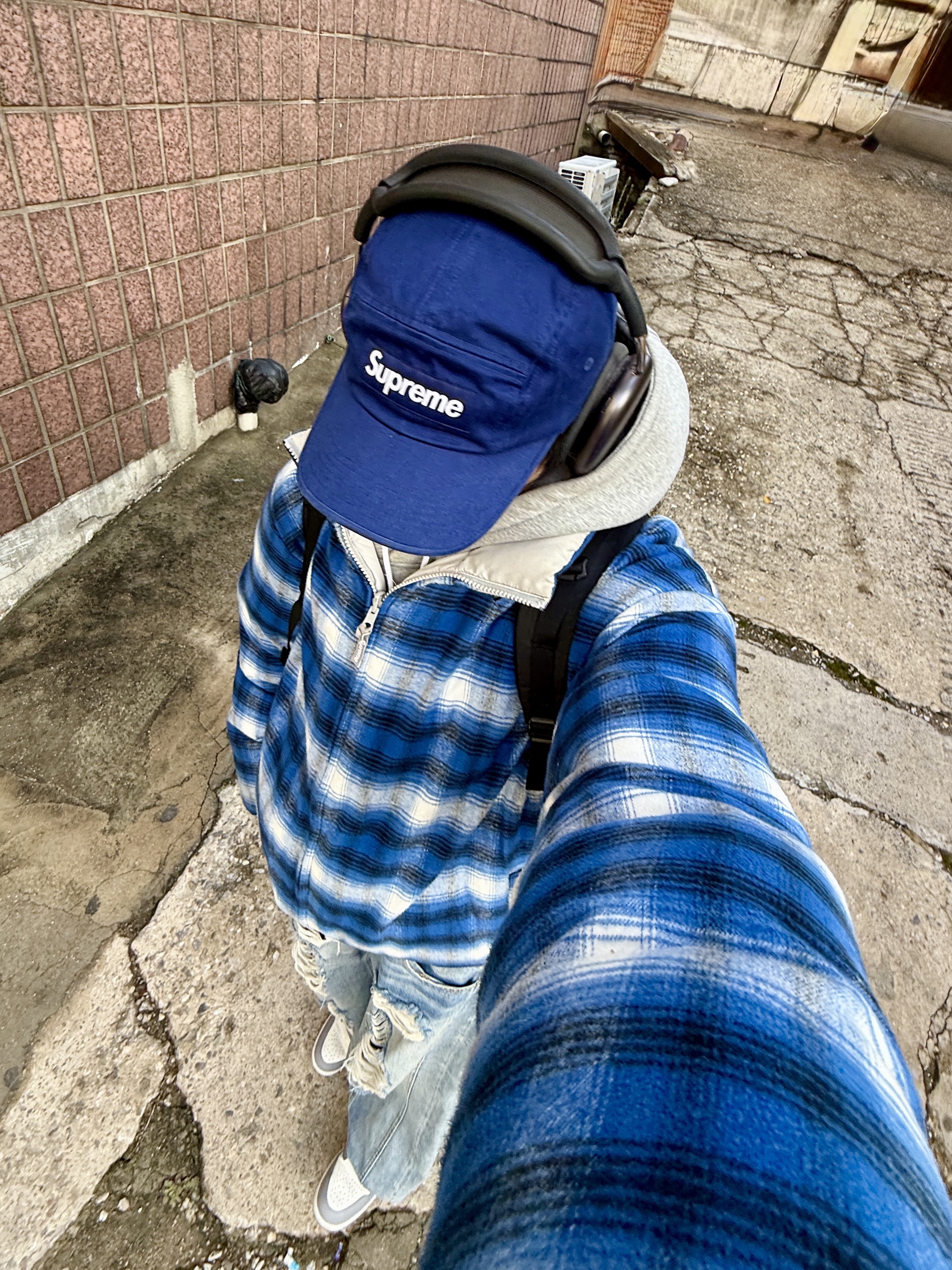 (W) Jordan 1 Mid Sail Stealth, Supreme Flannel Reversible Puffer Jacket Grey - 22FW 착용 스타일 - 7