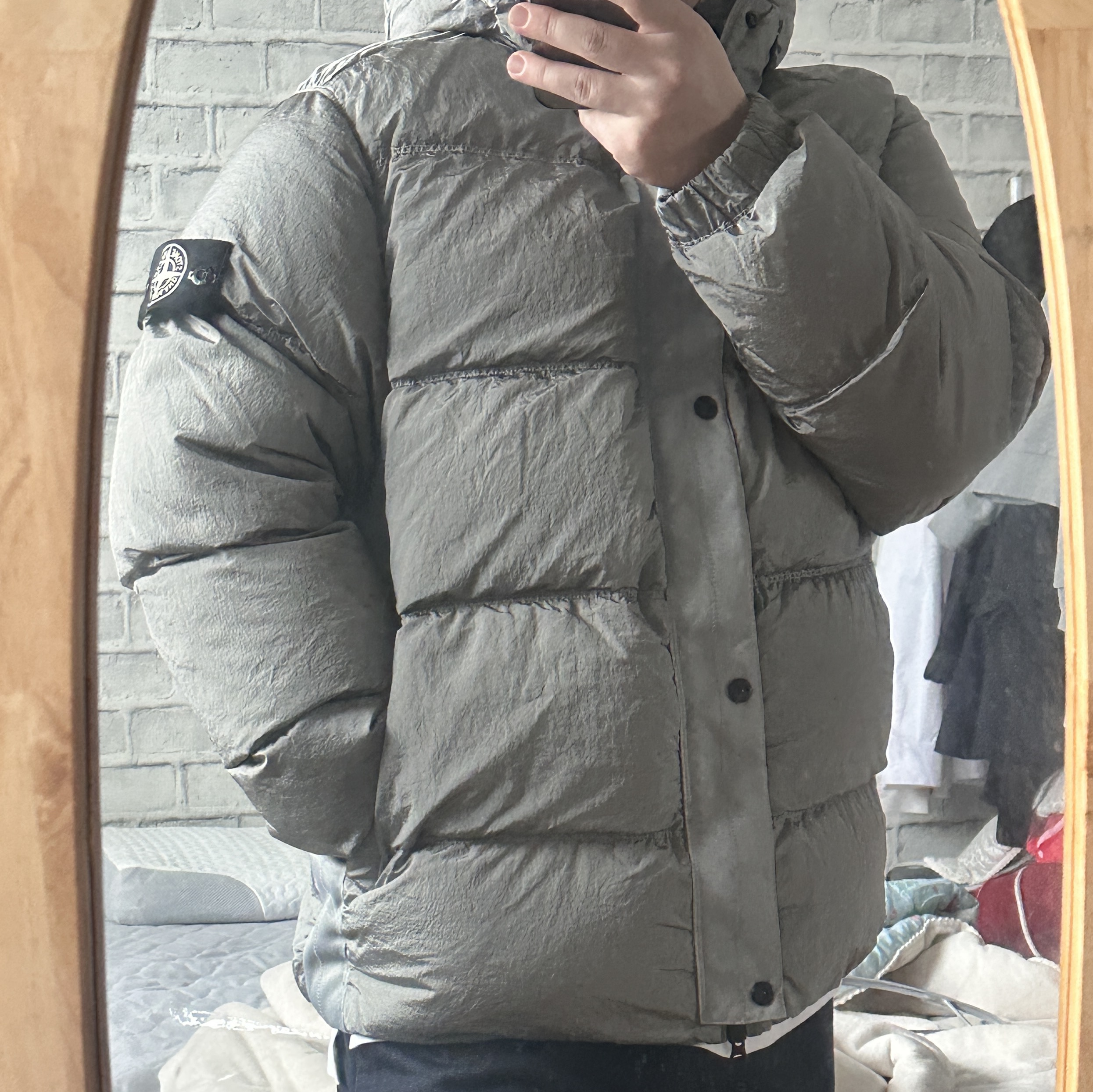 Stone Island 41419 Nylon Metal Econyl Hooded Down Jacket Anti Drop Grey - 24FW 착용 스타일