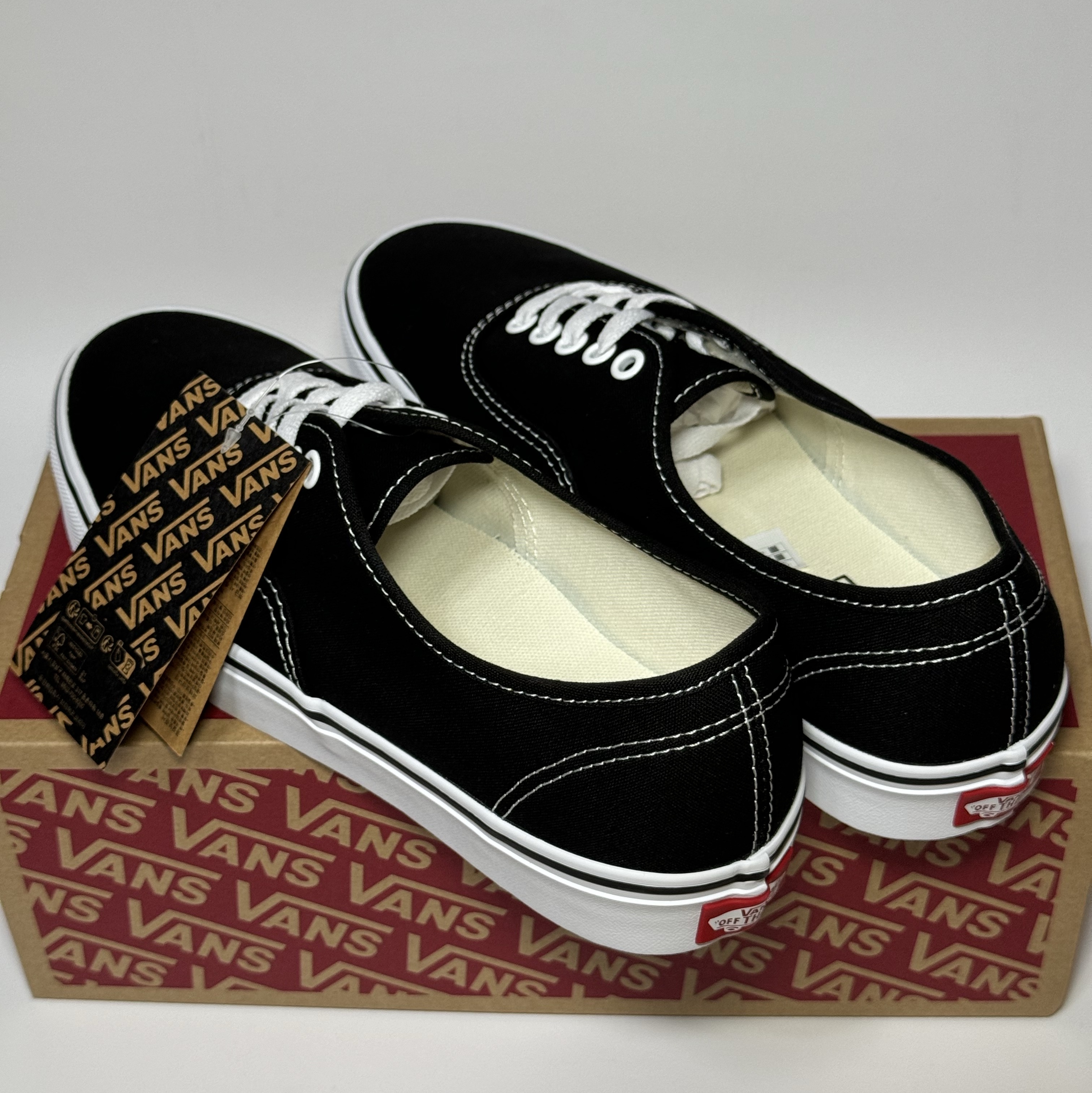Vans Authentic Black White 착용 스타일 - 3