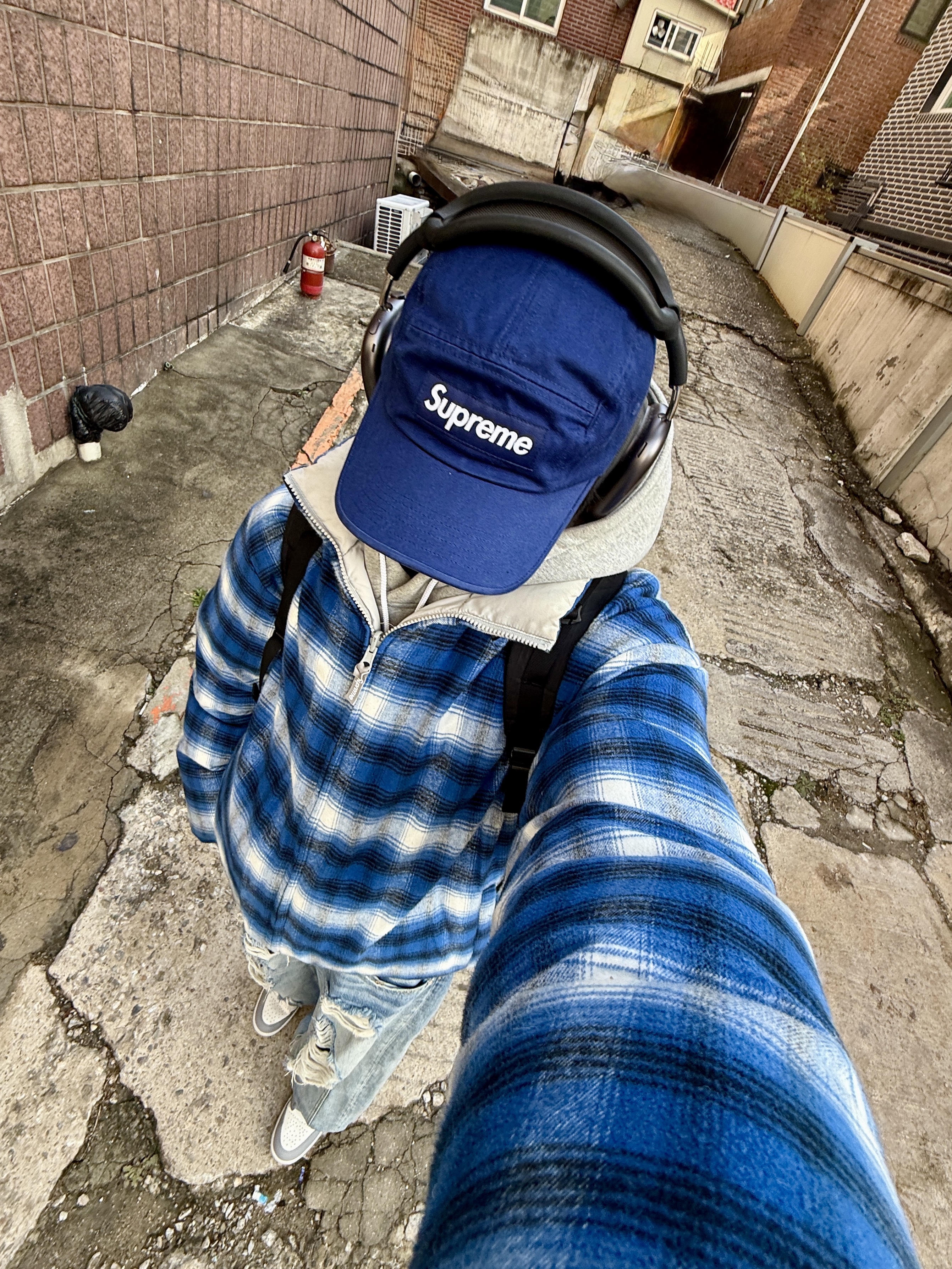 (W) Jordan 1 Mid Sail Stealth, Supreme Flannel Reversible Puffer Jacket Grey - 22FW 착용 스타일 - 8