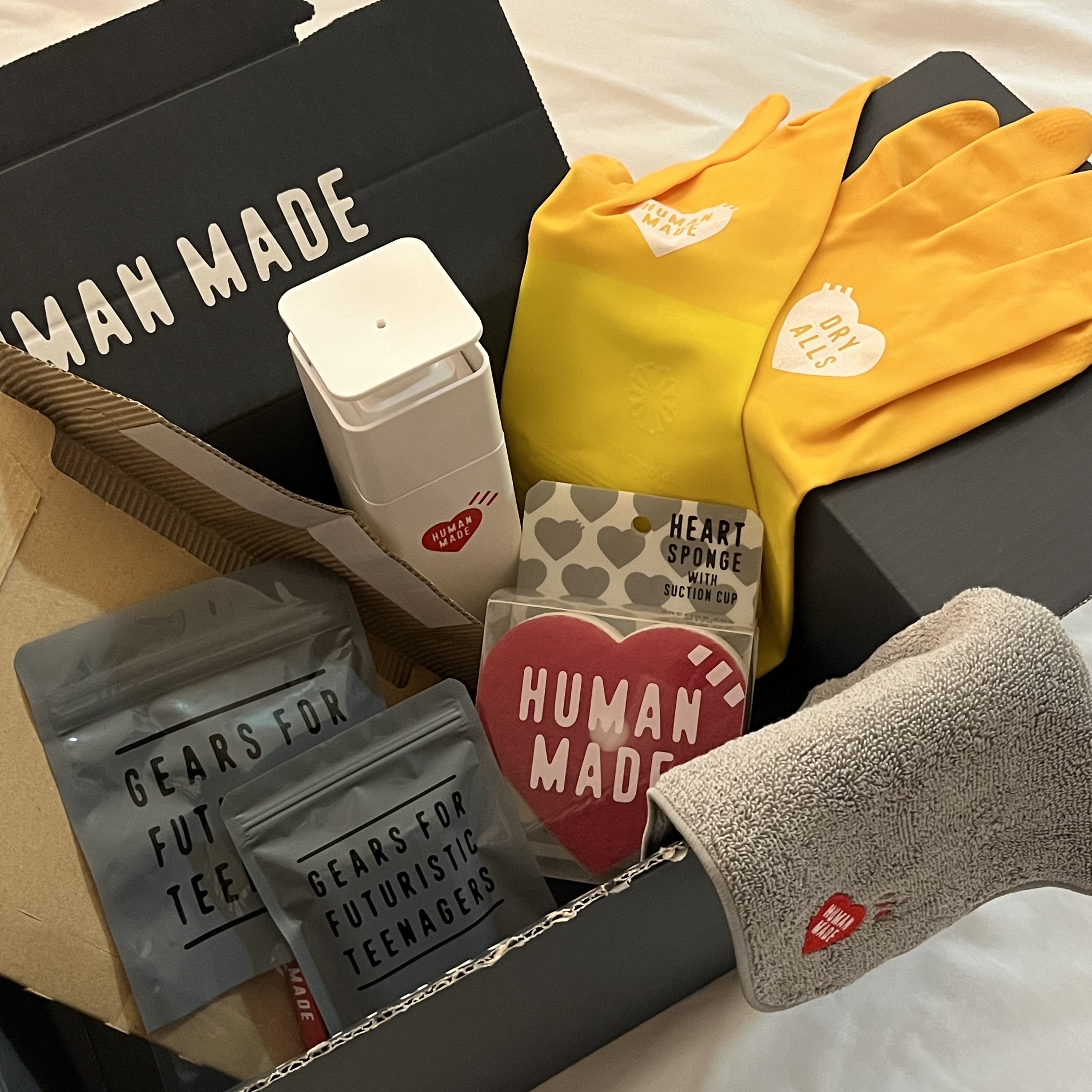 Human Made Kitchen Gloves Yellow, Human Made Push Dispenser White 착용 스타일 - 2