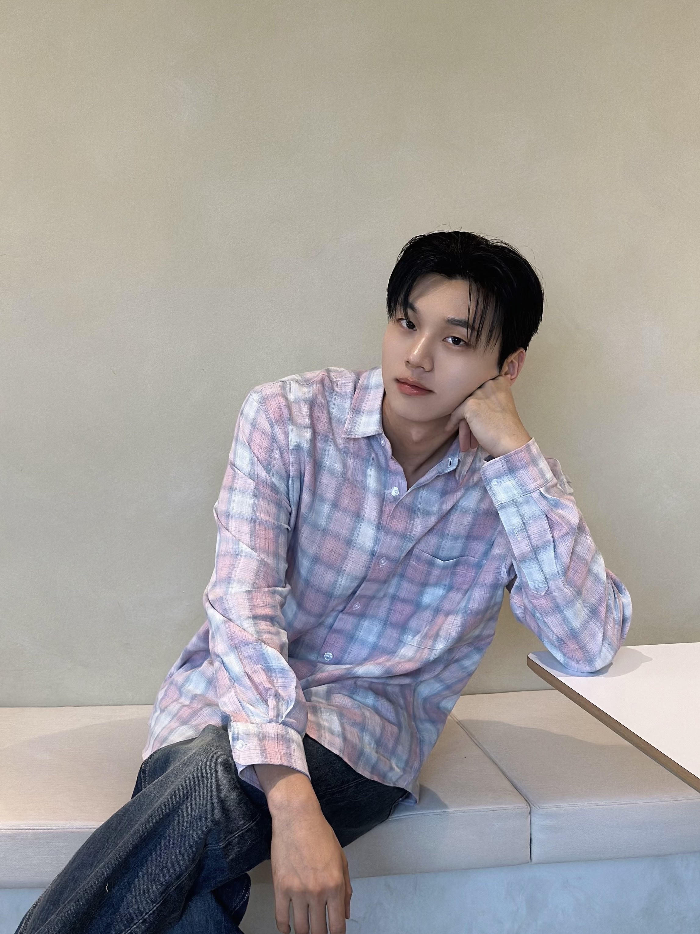 [KREAM 단독] Millo Archive Multiple Layer Shirts Pastel Pink 착용 스타일 - 3