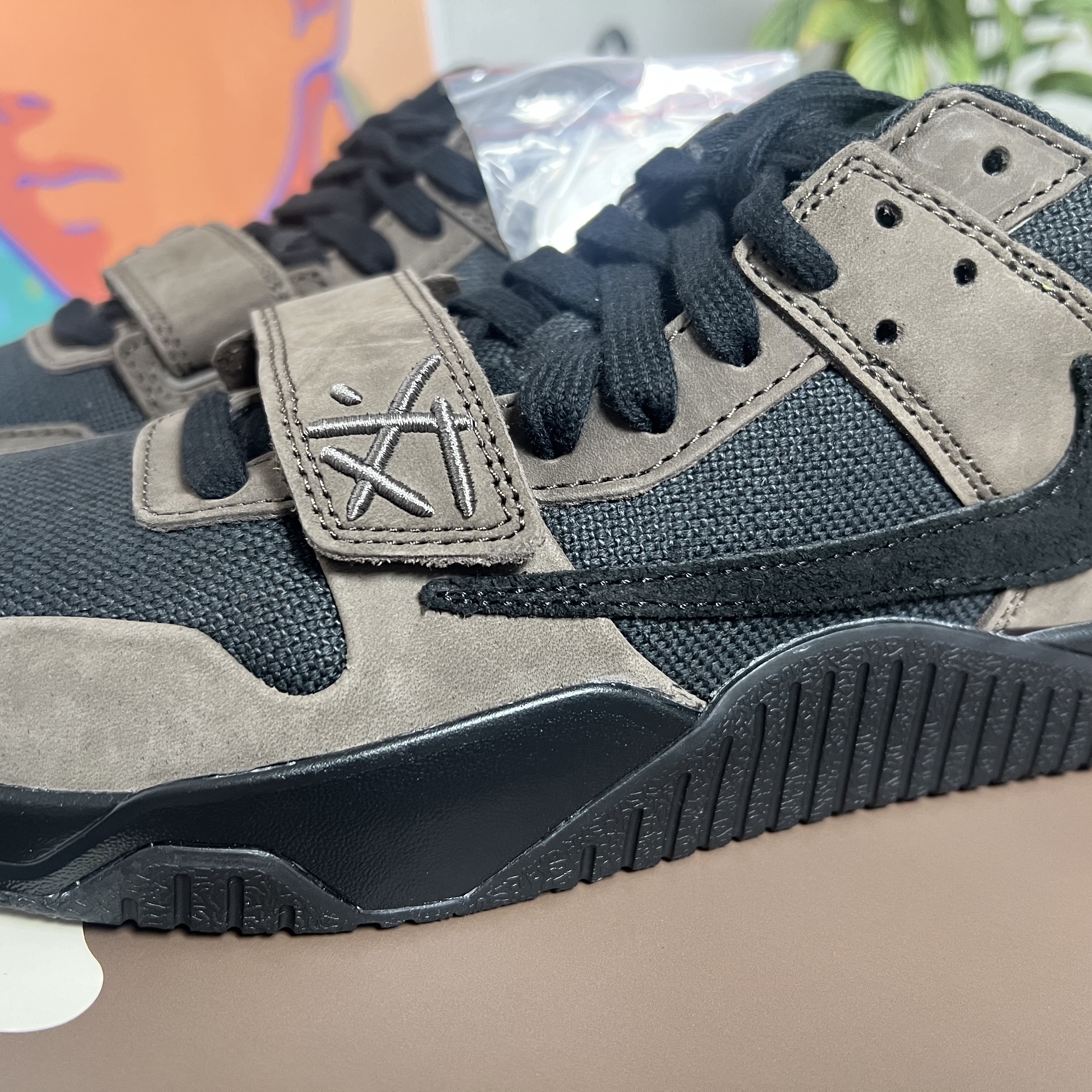 Jordan x Travis Scott Jumpman Jack TR Black and Dark Mocha 착용 스타일 - 1