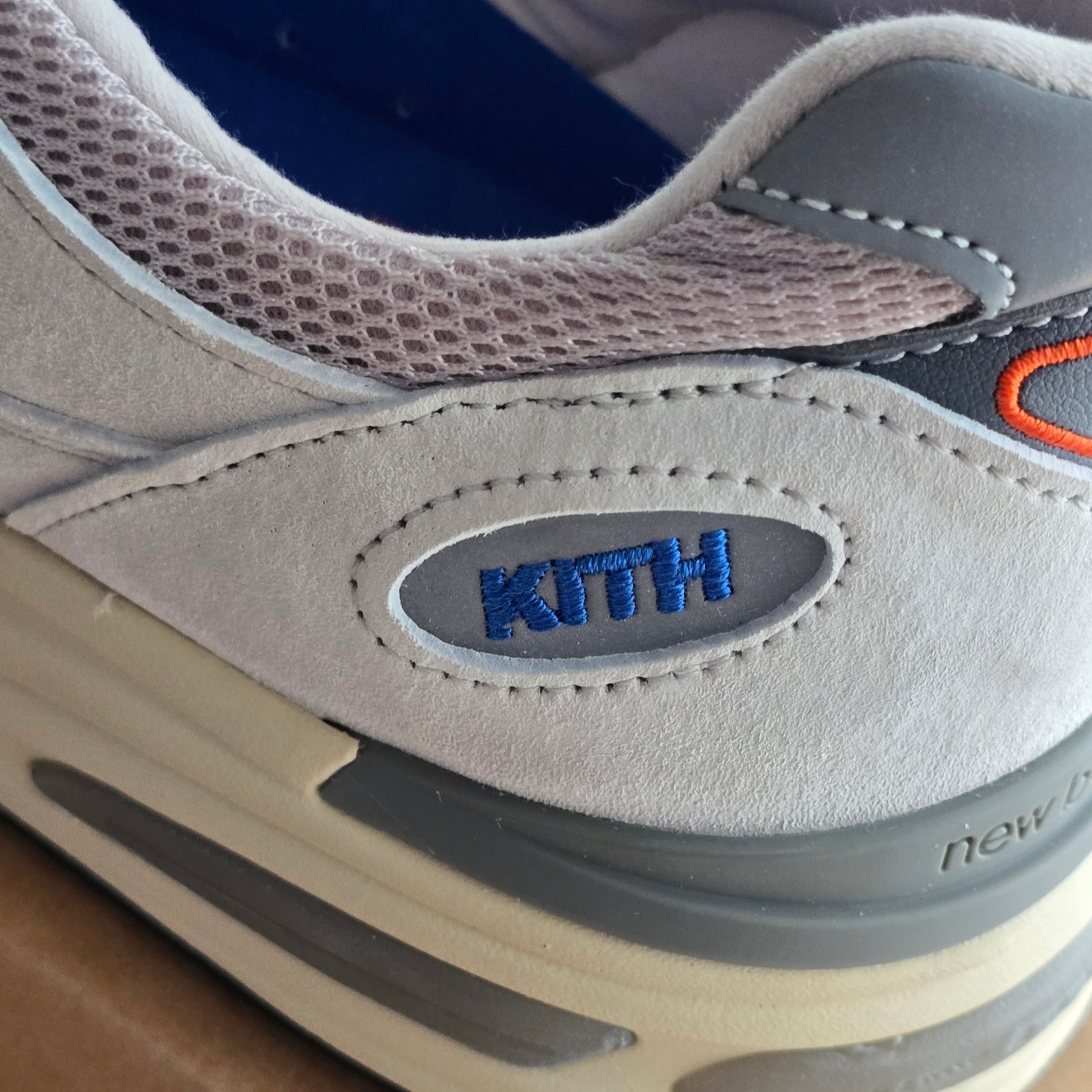 New Balance x Kith x Madison Square Garden 991v2 Made in UK Antarctica Ancient Scroll - D Standard 착용 스타일 - 3