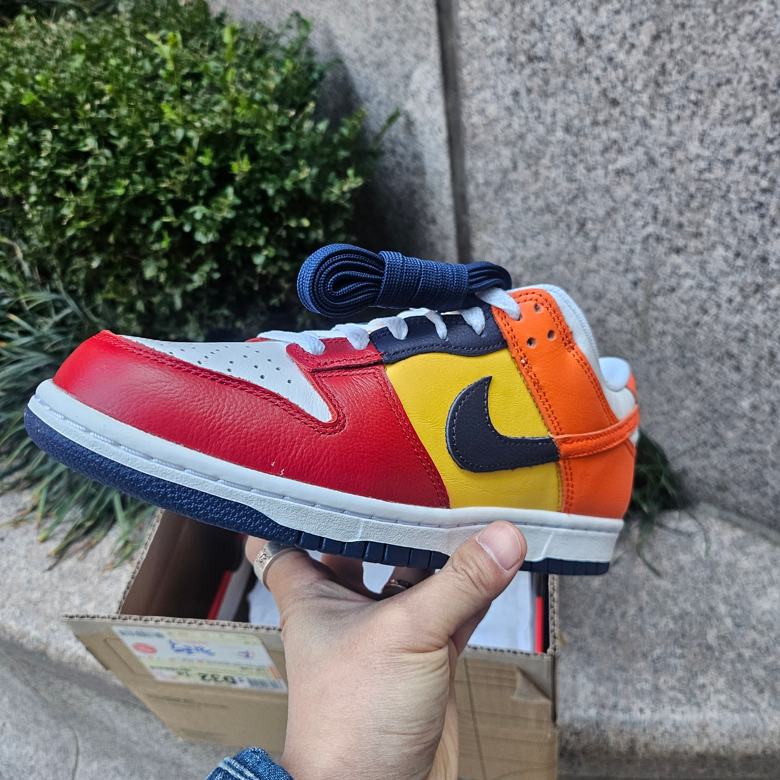 Nike Dunk Low QS Midnight Navy and Varsity Red 착용 스타일 - 4
