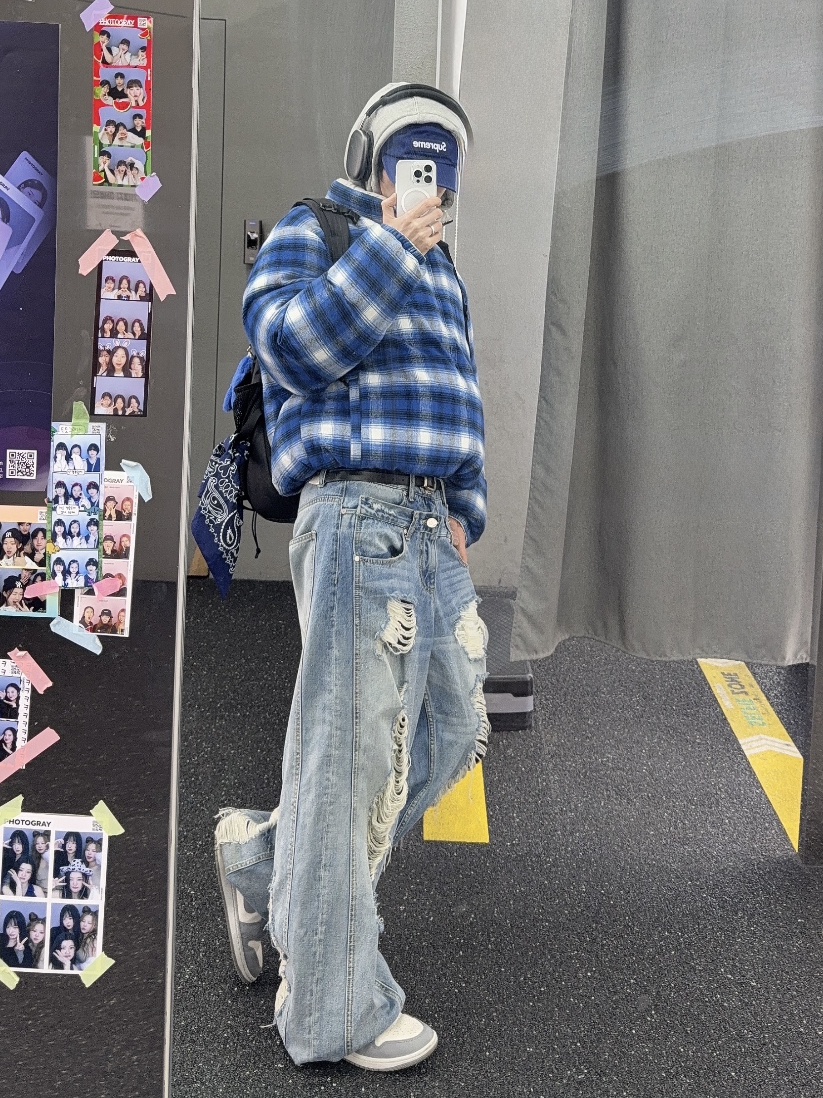 (W) Jordan 1 Mid Sail Stealth, Supreme Flannel Reversible Puffer Jacket Grey - 22FW 착용 스타일 - 5