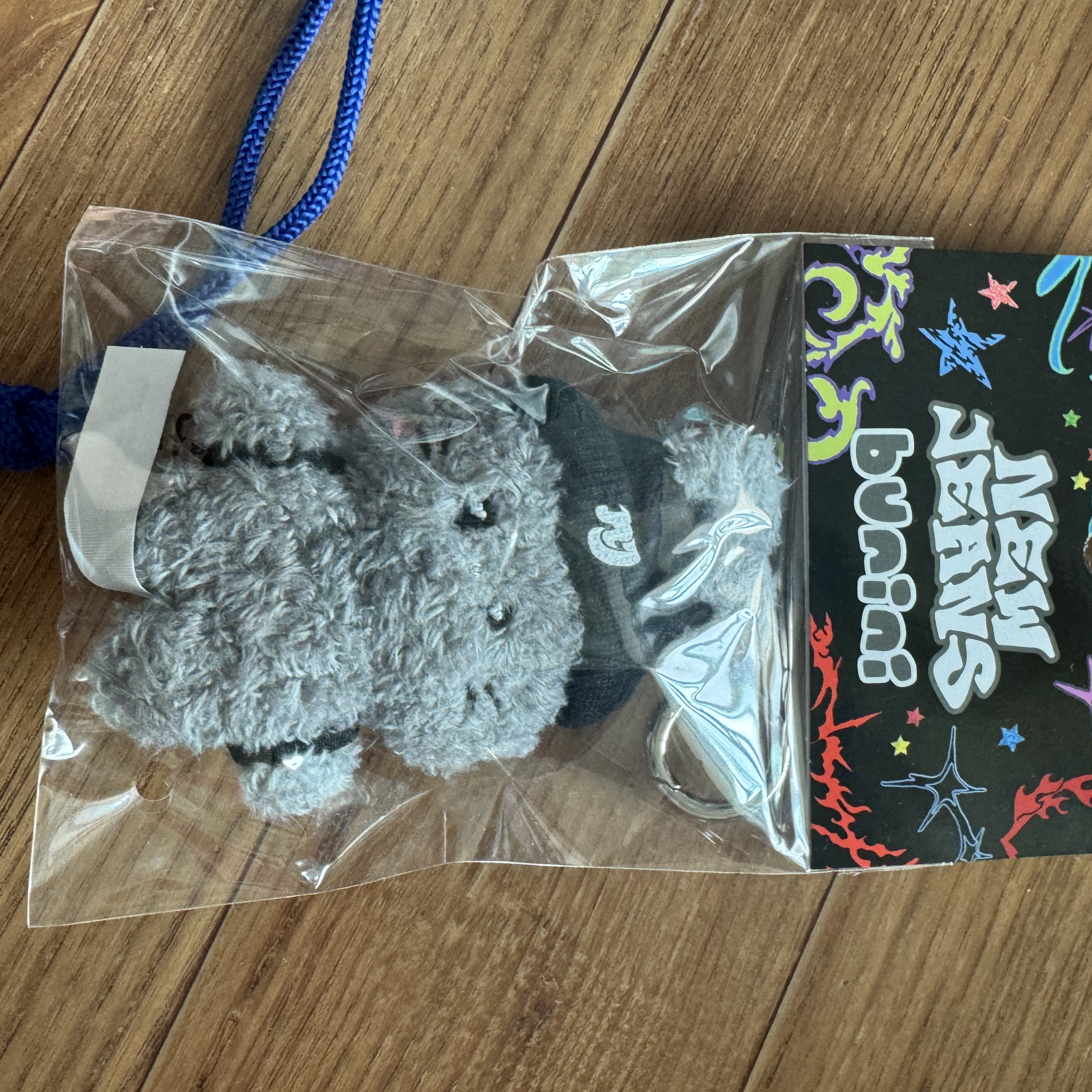 NewJeans Bunini Mini Costume Keyring Gray 착용 스타일