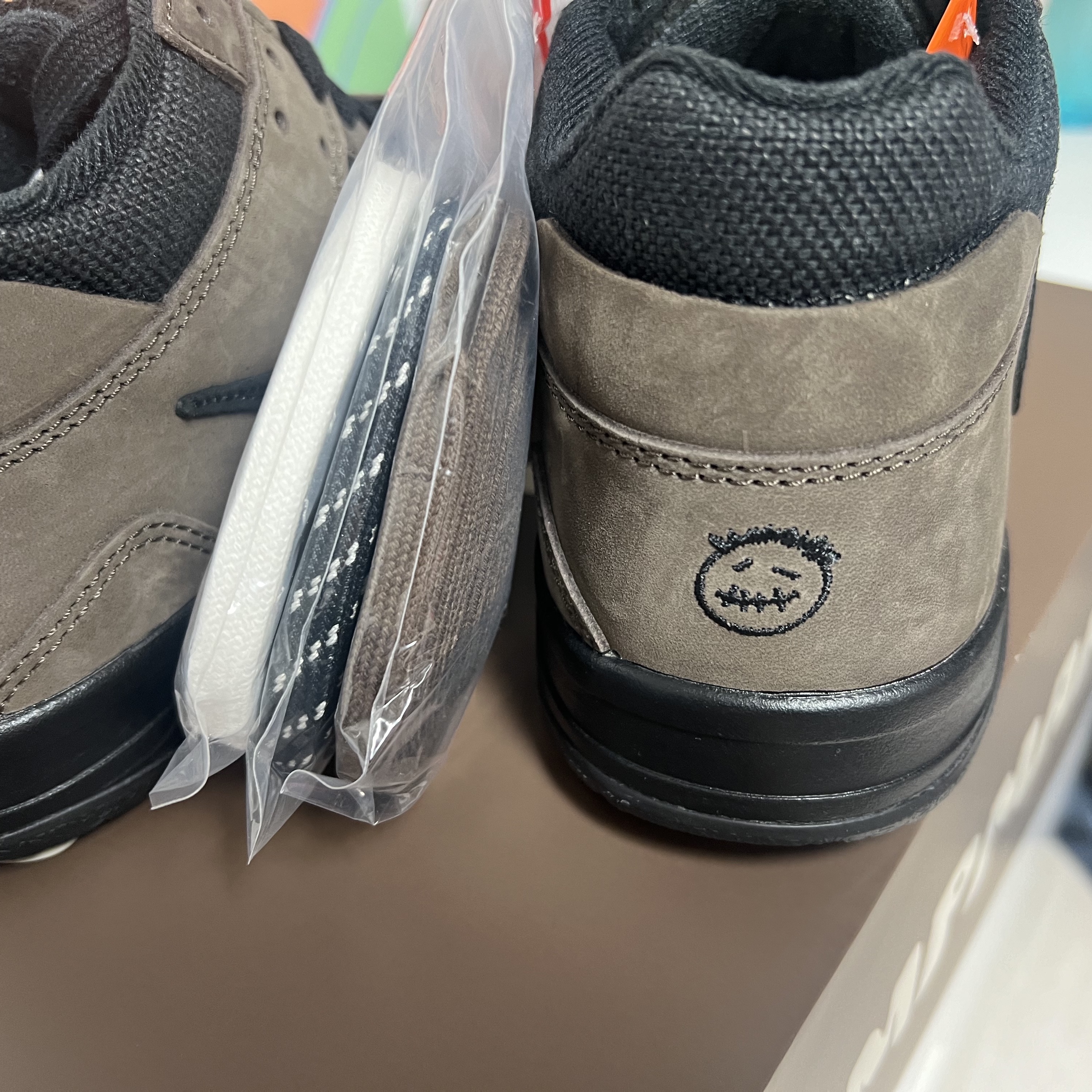 Jordan x Travis Scott Jumpman Jack TR Black and Dark Mocha 착용 스타일 - 4