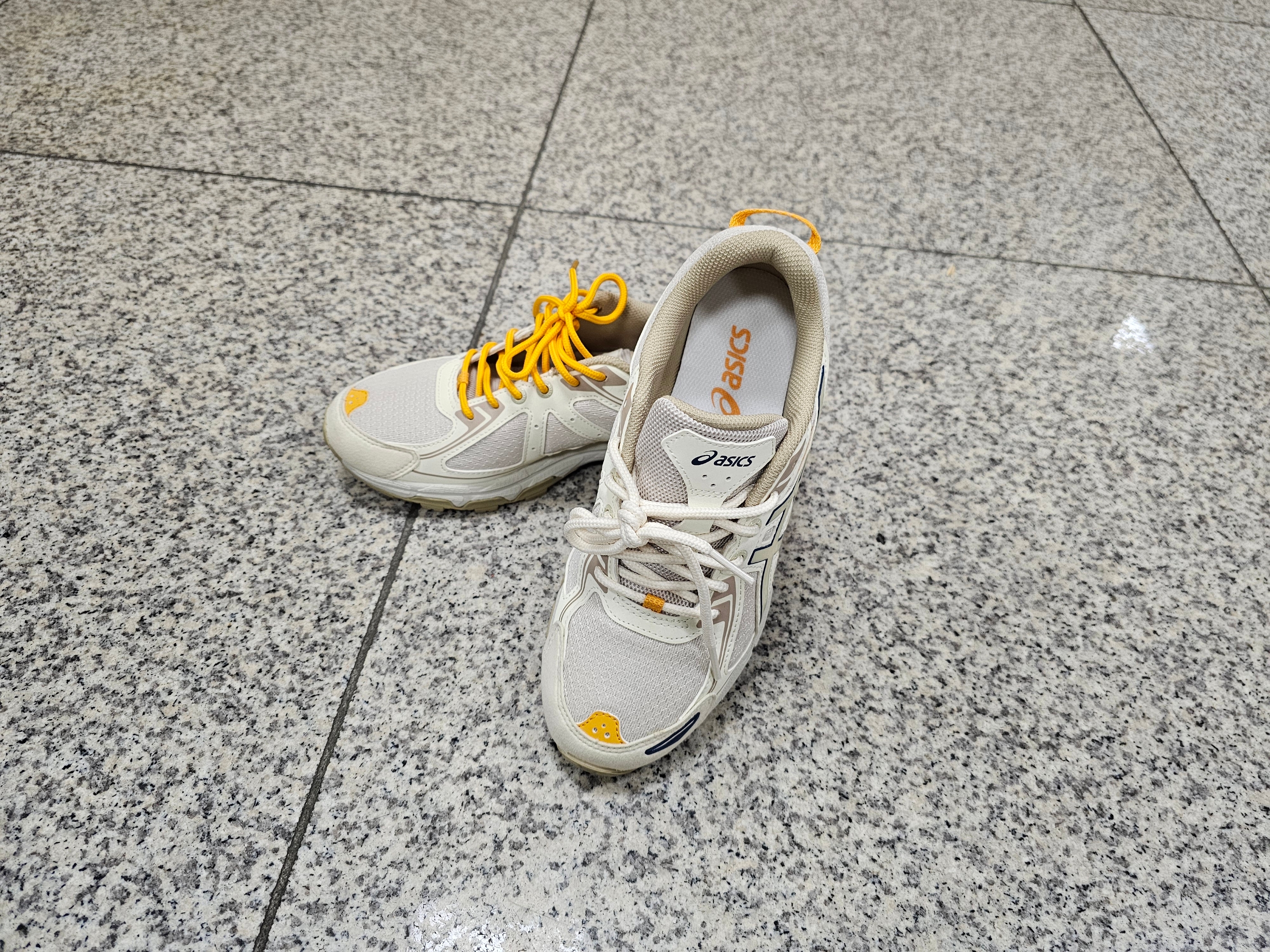 Asics Gel-Venture 6 SPS Smoke Grey Birch 착용 스타일 - 3