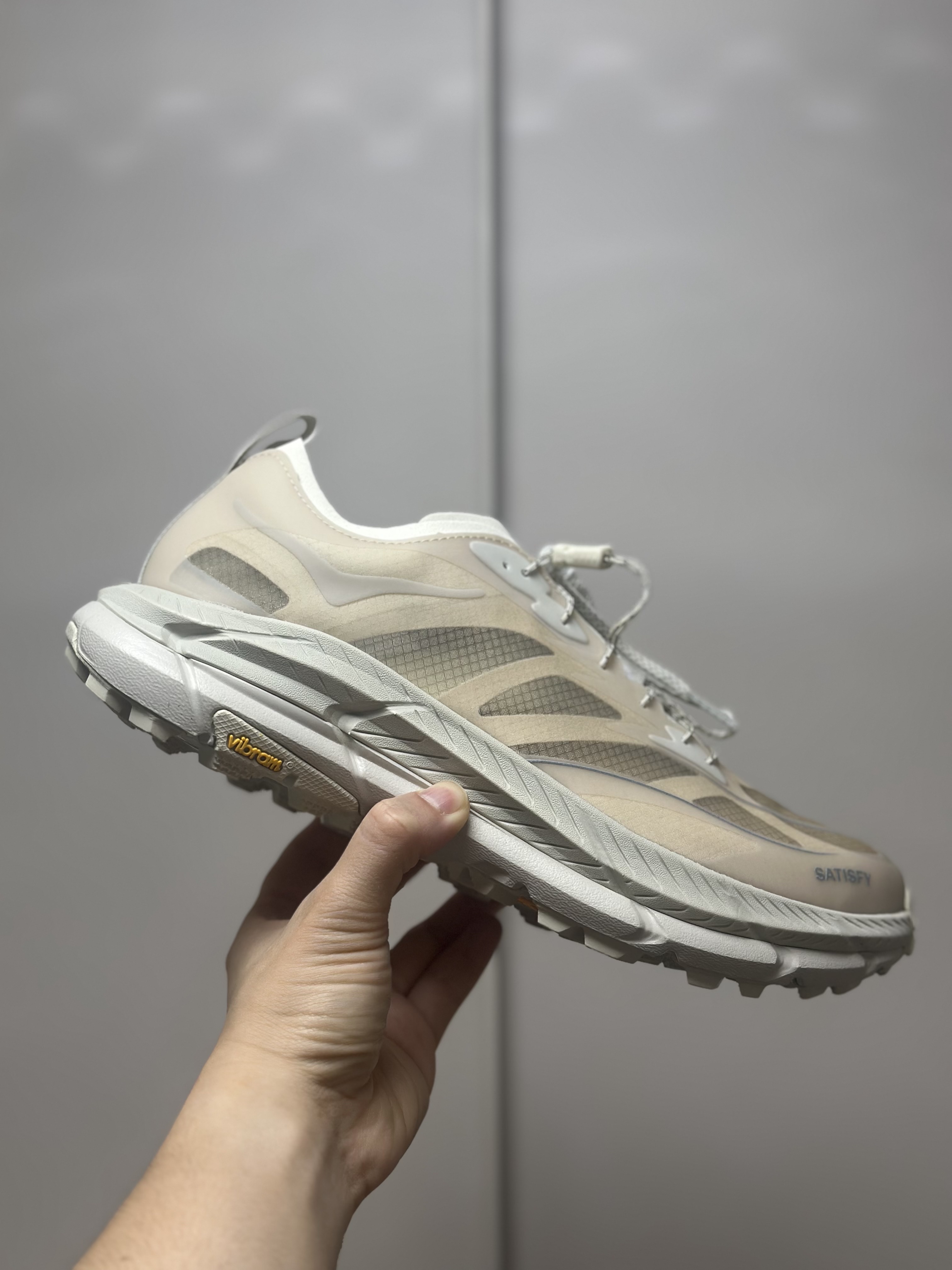Hoka x Satisfy Mafate Speed 4 Lite Bone 착용 스타일