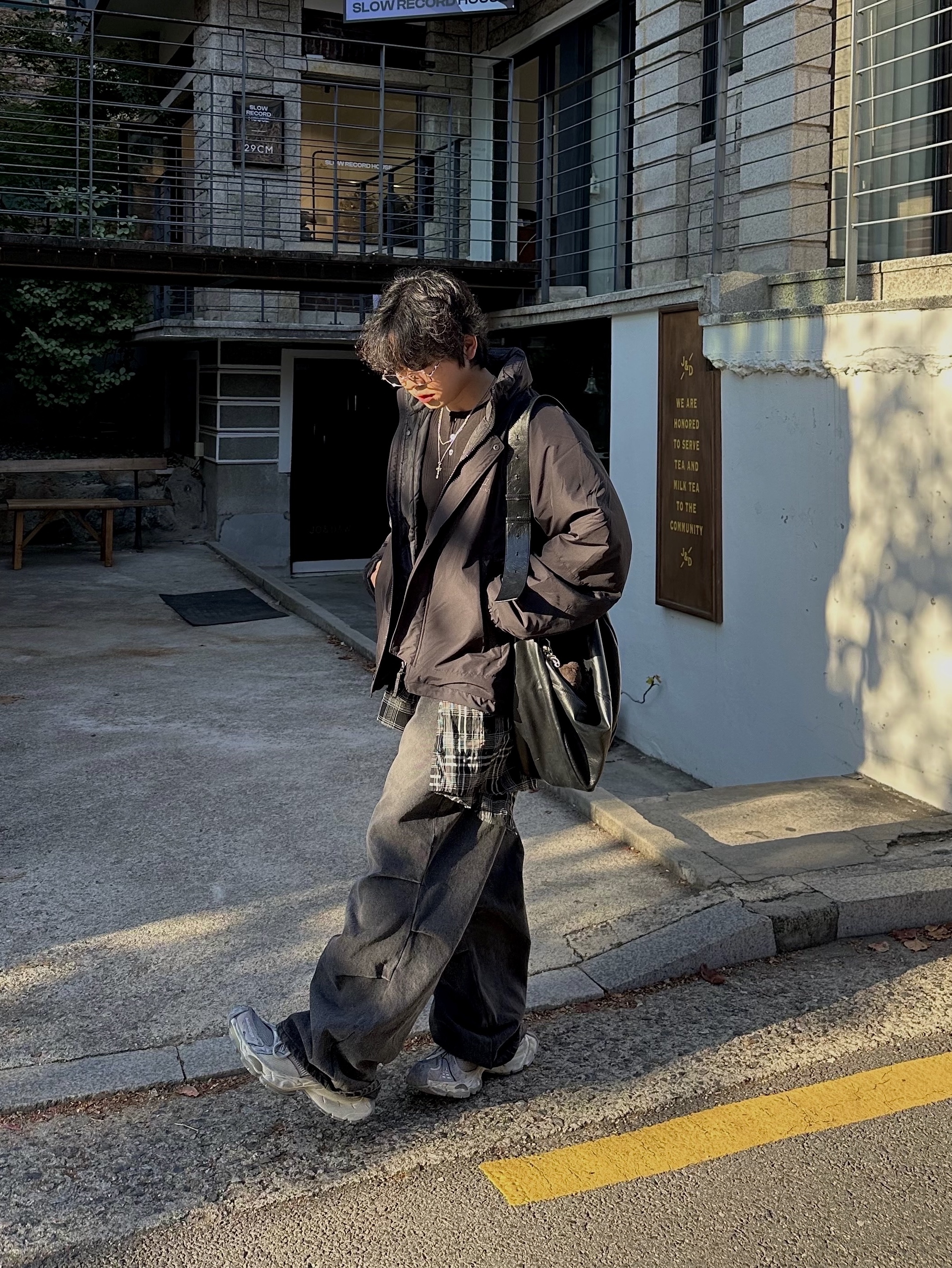 Polyteru Human Index Human Loosed Half Zip Knit Gray, Balenciaga Stapler Sneaker Beige Grey 착용 스타일 - 2