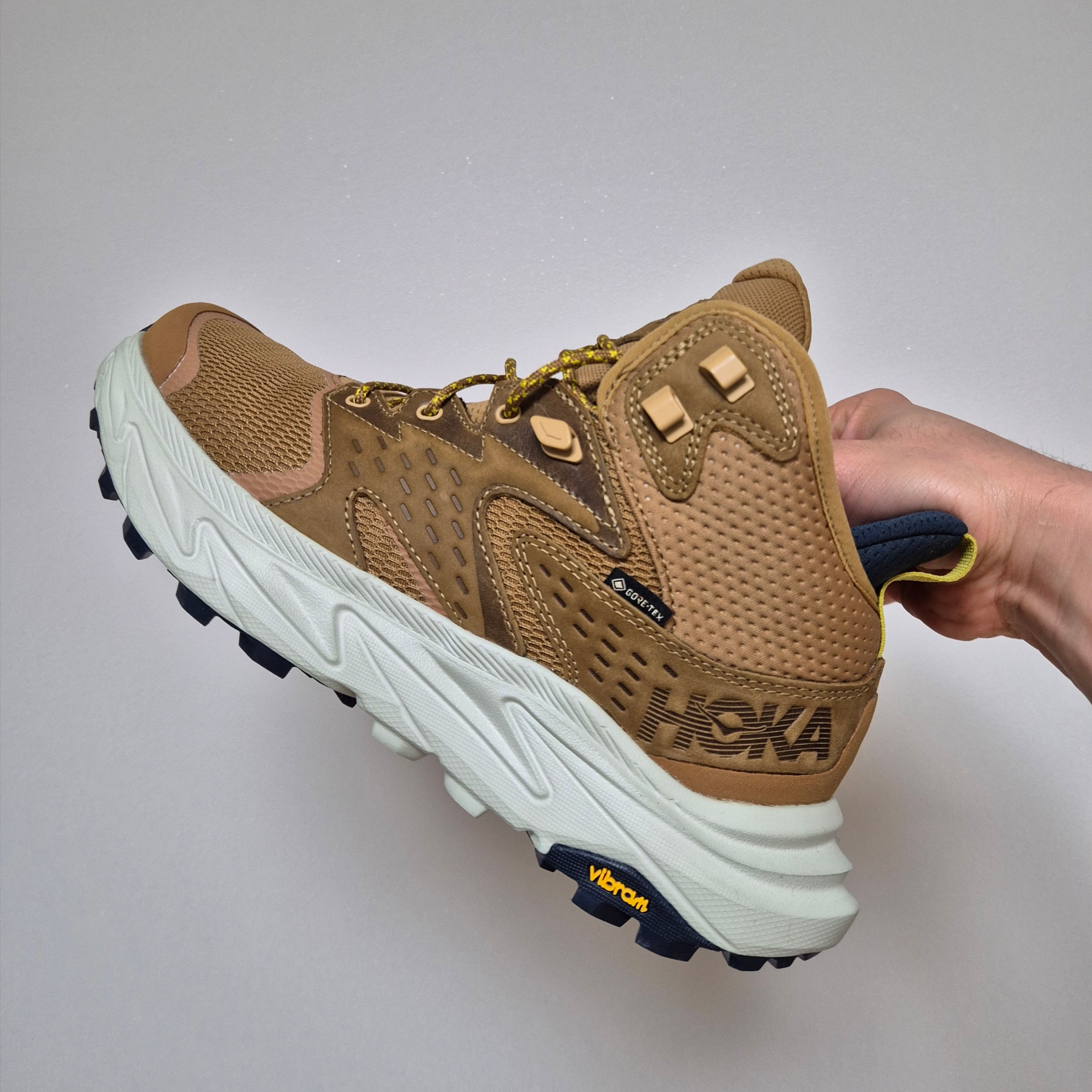 Hoka Anacapa 2 Mid GTX Honey Celadon Tint 착용 스타일