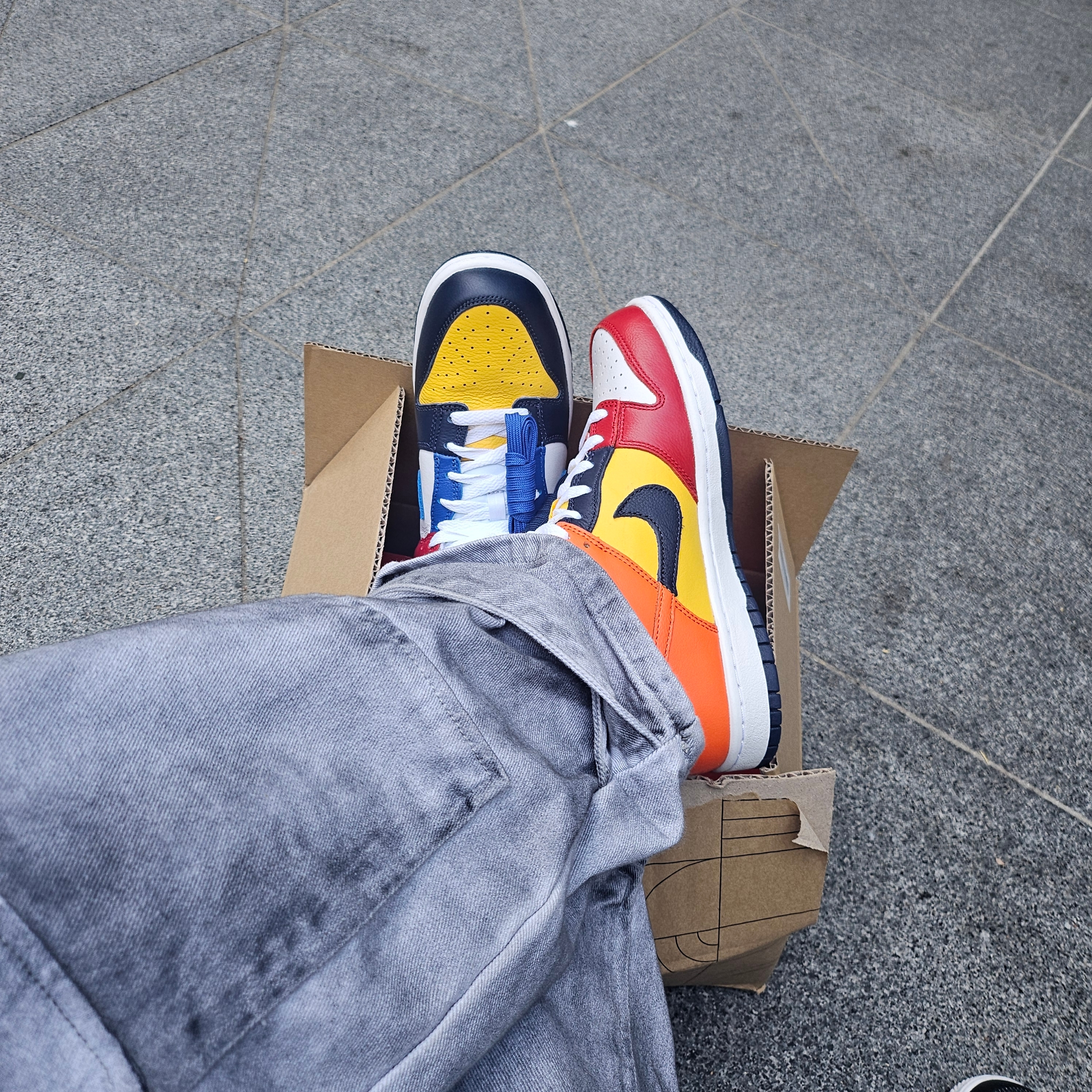 Nike Dunk Low QS Midnight Navy and Varsity Red 착용 스타일 - 2