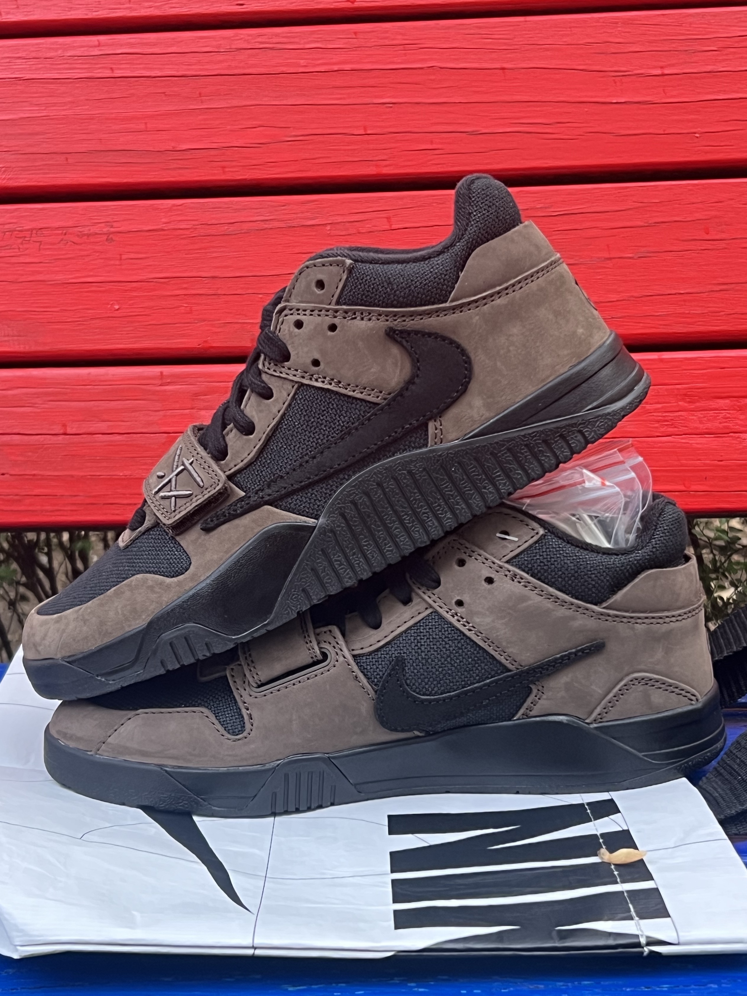Jordan x Travis Scott Jumpman Jack TR Black and Dark Mocha 착용 스타일