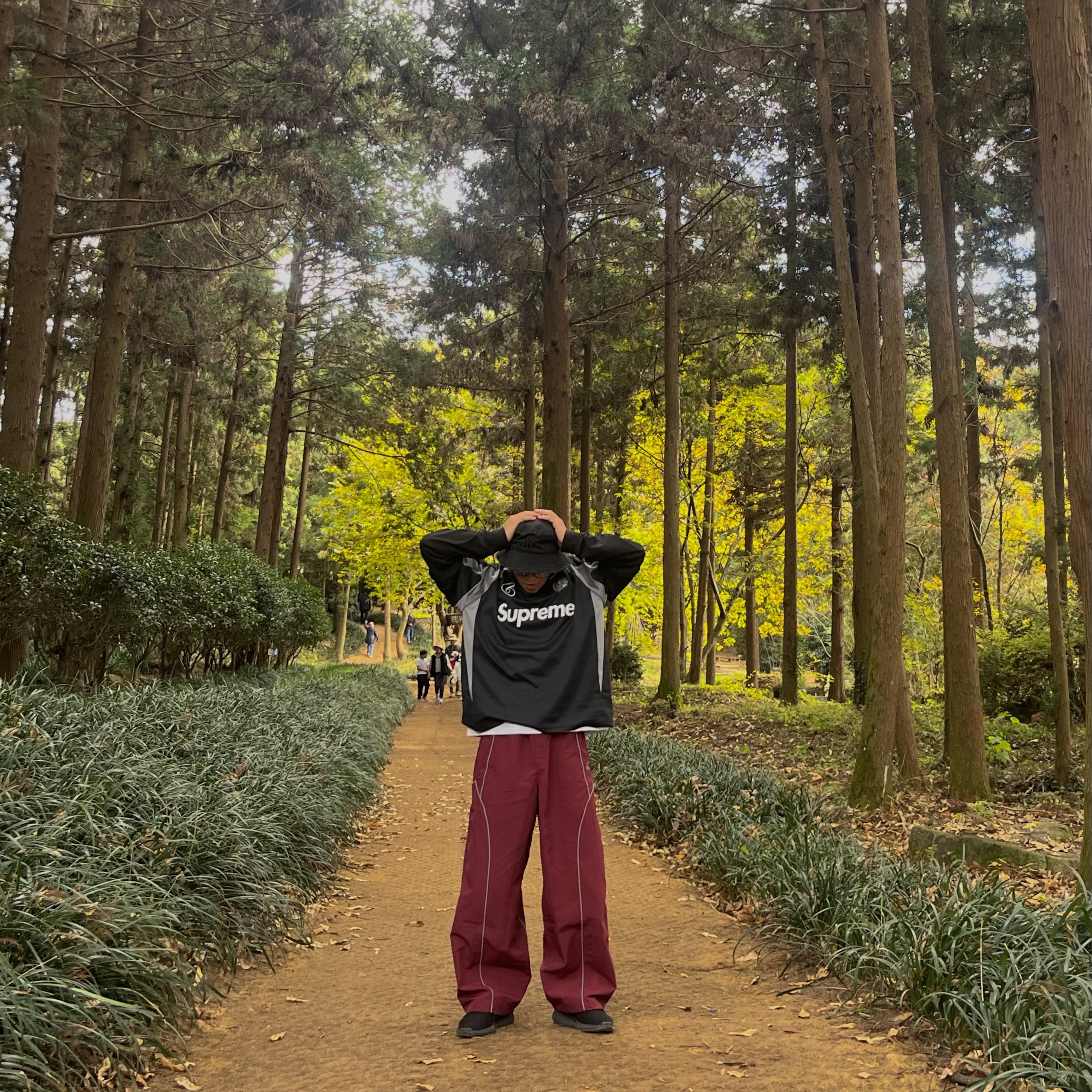 Supreme Hooded Soccer Jersey Black - 23FW, Adidas Yeezy Boost 350 V2 Black Red 2020 착용 스타일