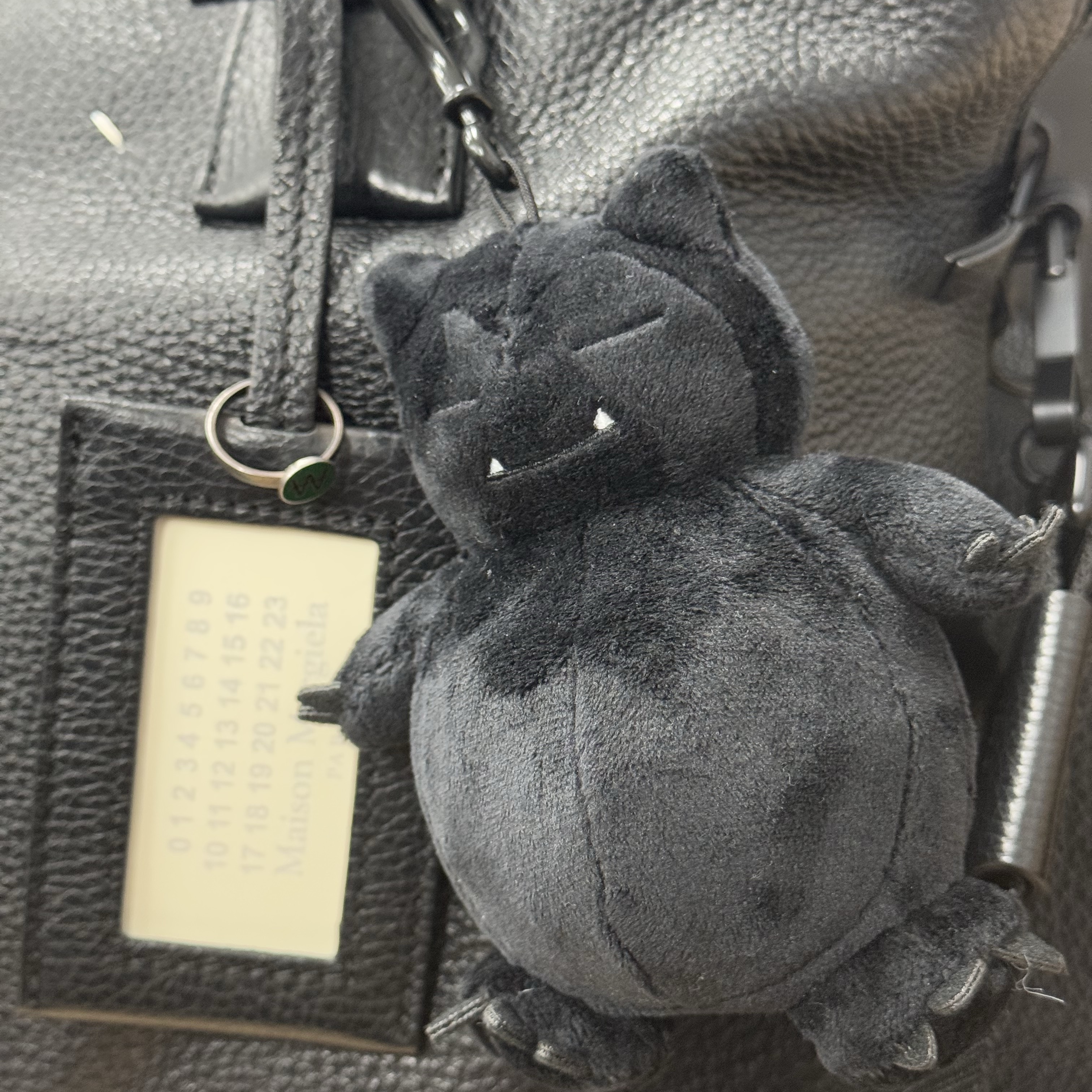 Fragment x Pokemon INN Thunderbolt Project TBP Mascot Key Ring Kabigon Black, Peaceminusone Ring #2 Silver 착용 스타일