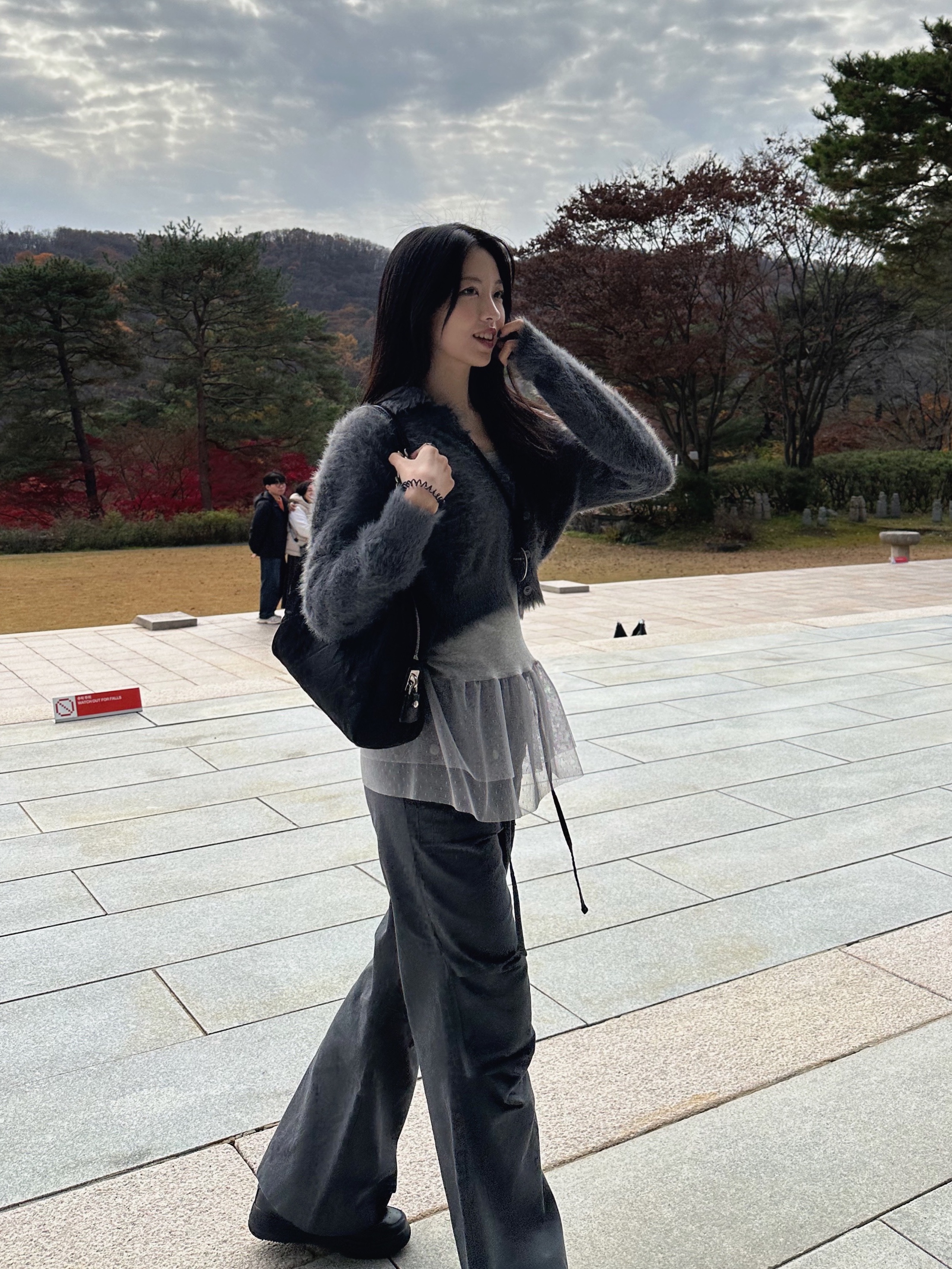 Prada Pocono Nylon Quilted Chain Shoulder Bag Black, Nike Air Force 1 '07 Low Triple Black 착용 스타일 - 3