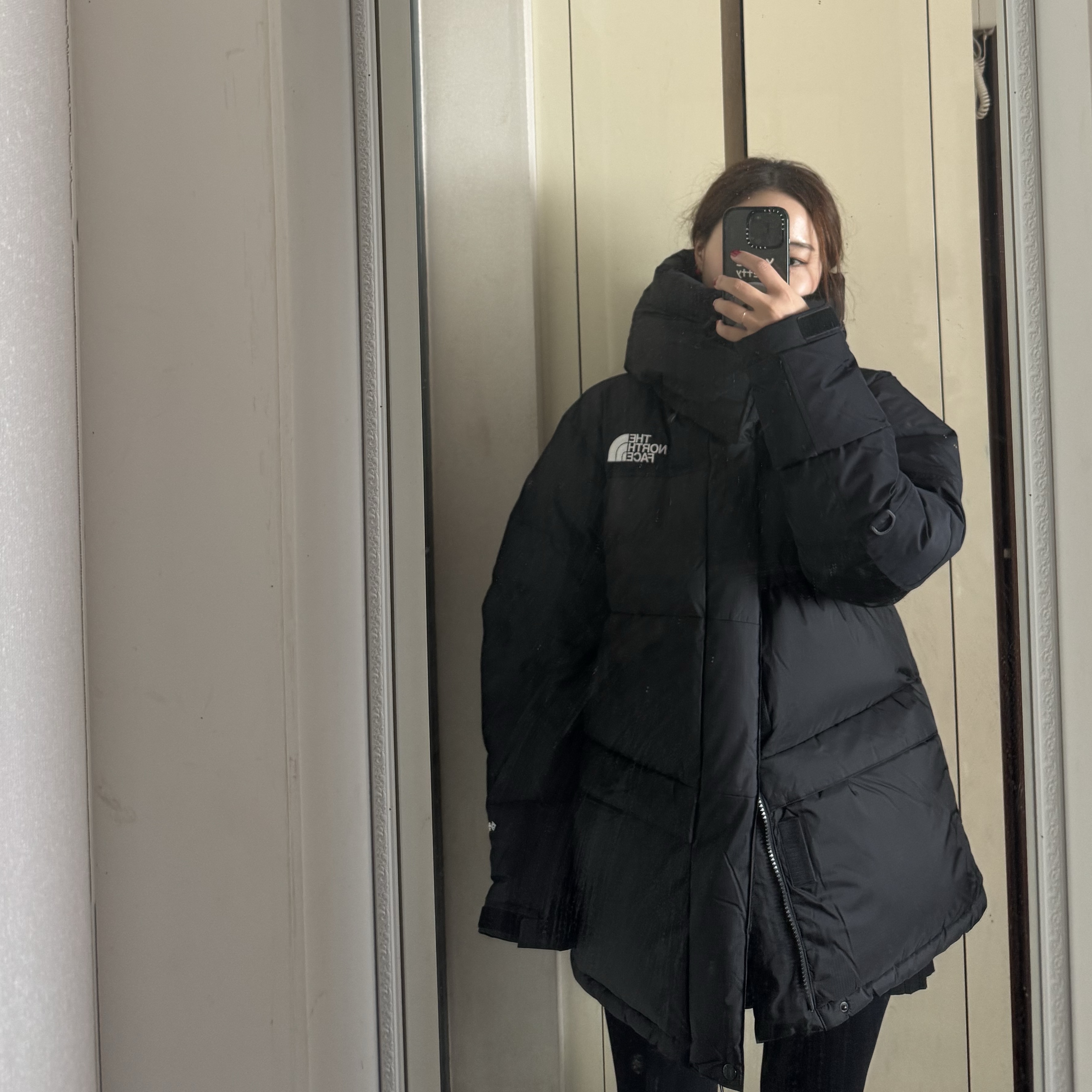 The North Face Him Down Parka Black 착용 스타일