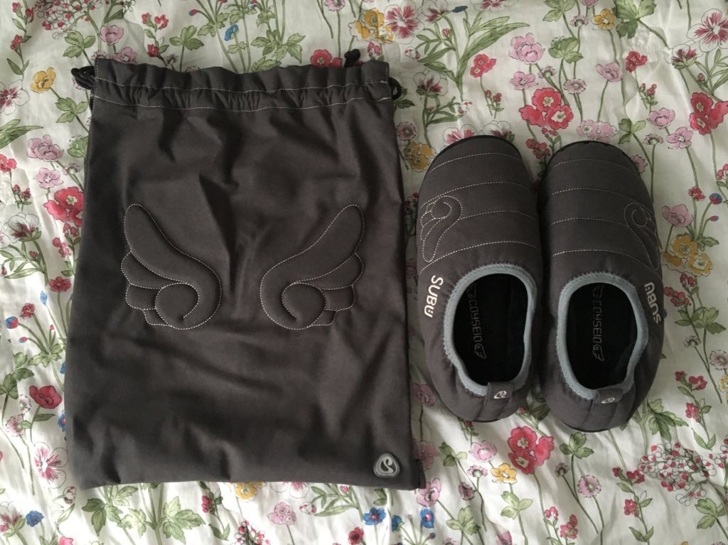 Subu x Coyseio Angel Wing Padding Shoes Charcoal 착용 스타일 - 1