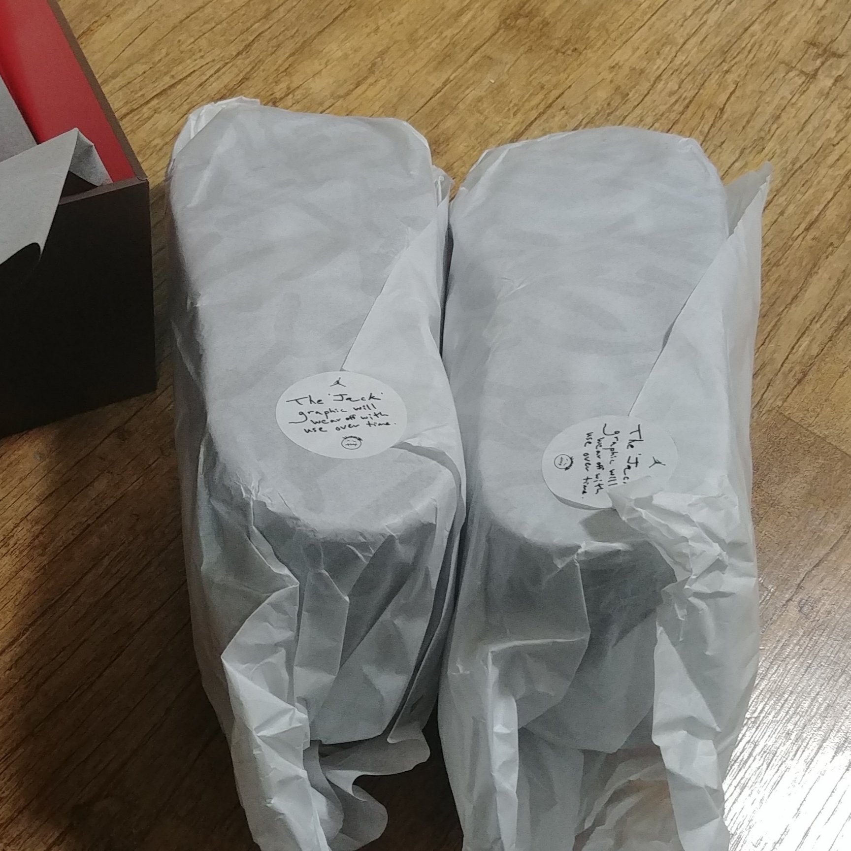 Jordan x Travis Scott Jumpman Jack TR Black and Dark Mocha 착용 스타일 - 2