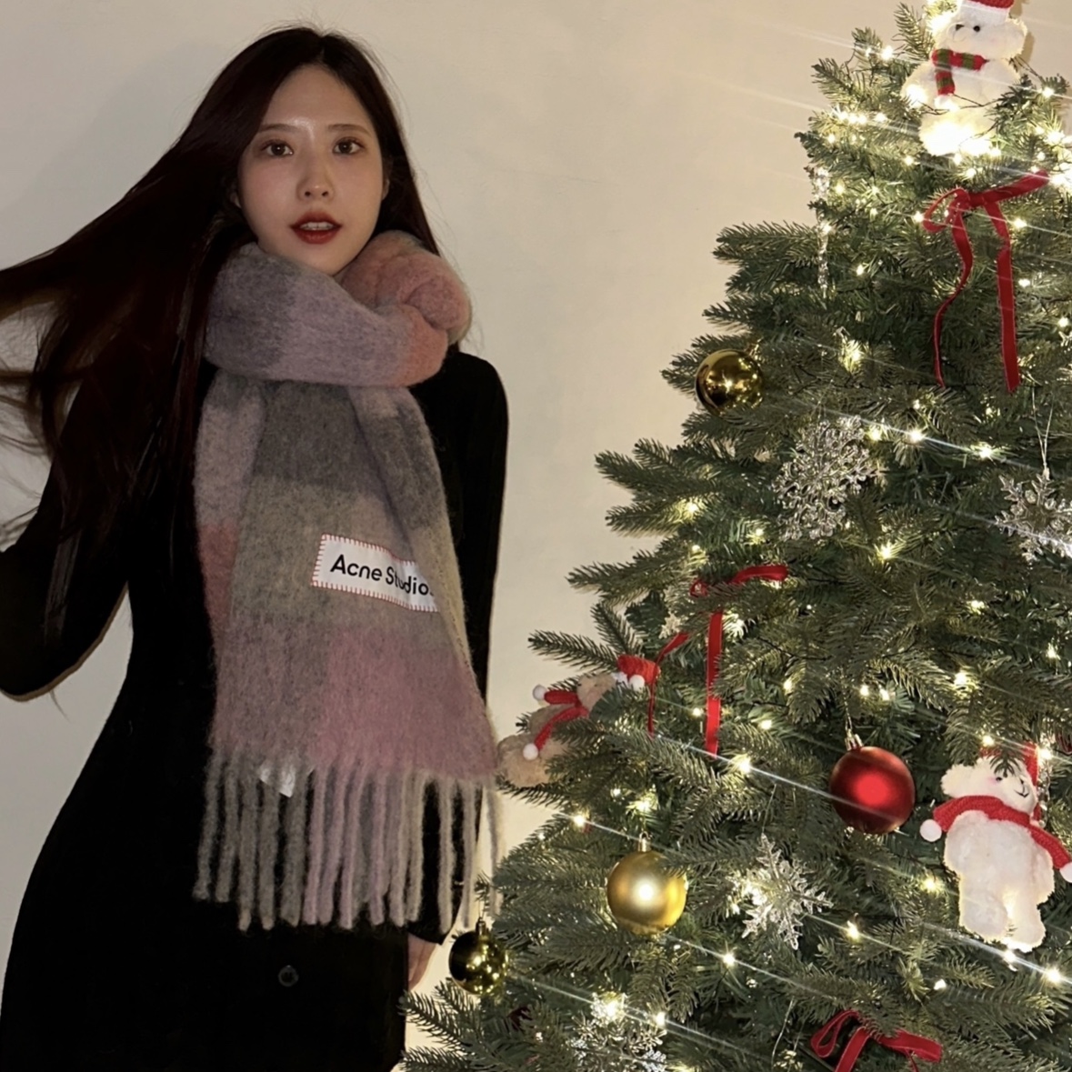 Acne Studios Mohair Check Muffler Fuchsia Lilac Pink 착용 스타일 - 1