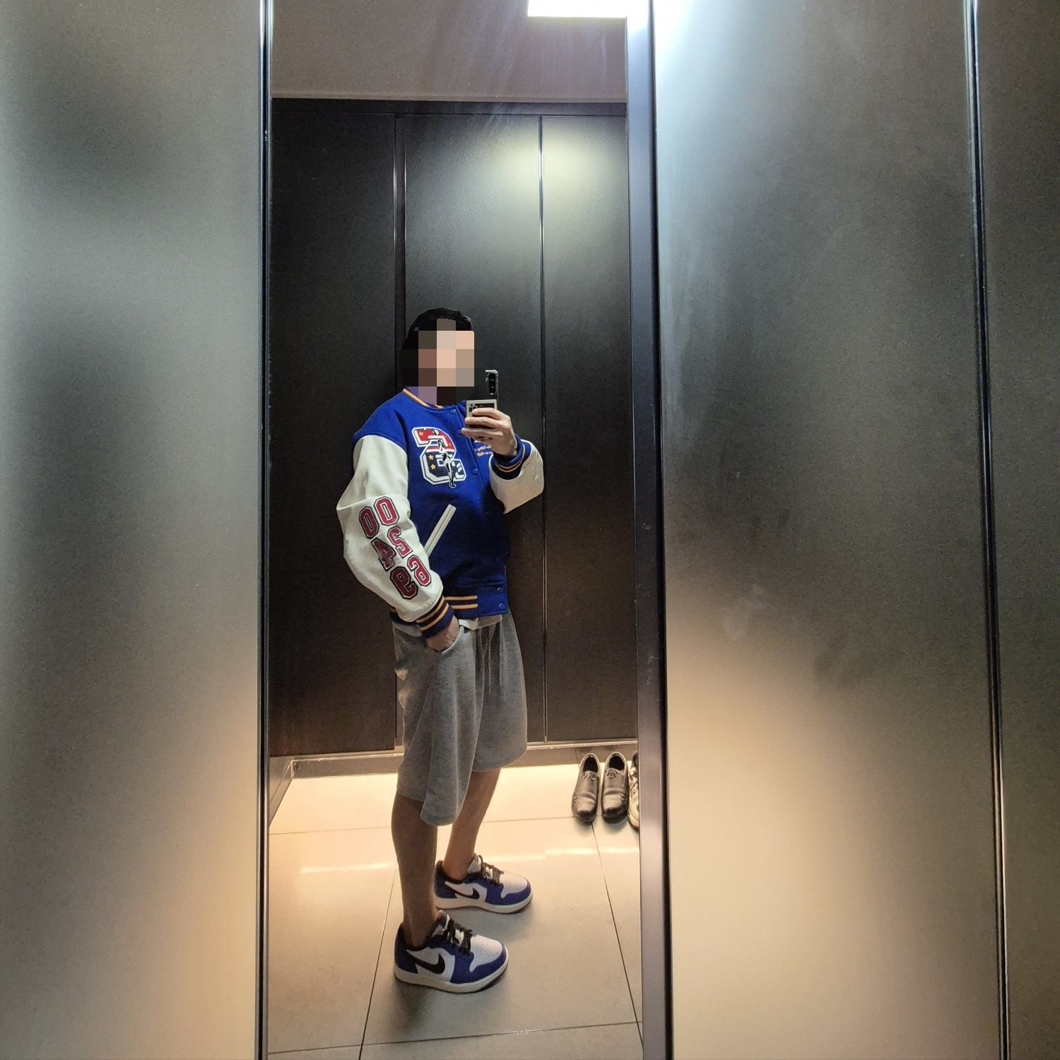 Supreme x Hysteric Glamour Varsity Jacket Blue - 24FW, Jordan 1 Retro Low OG Game Royal 착용 스타일 - 3