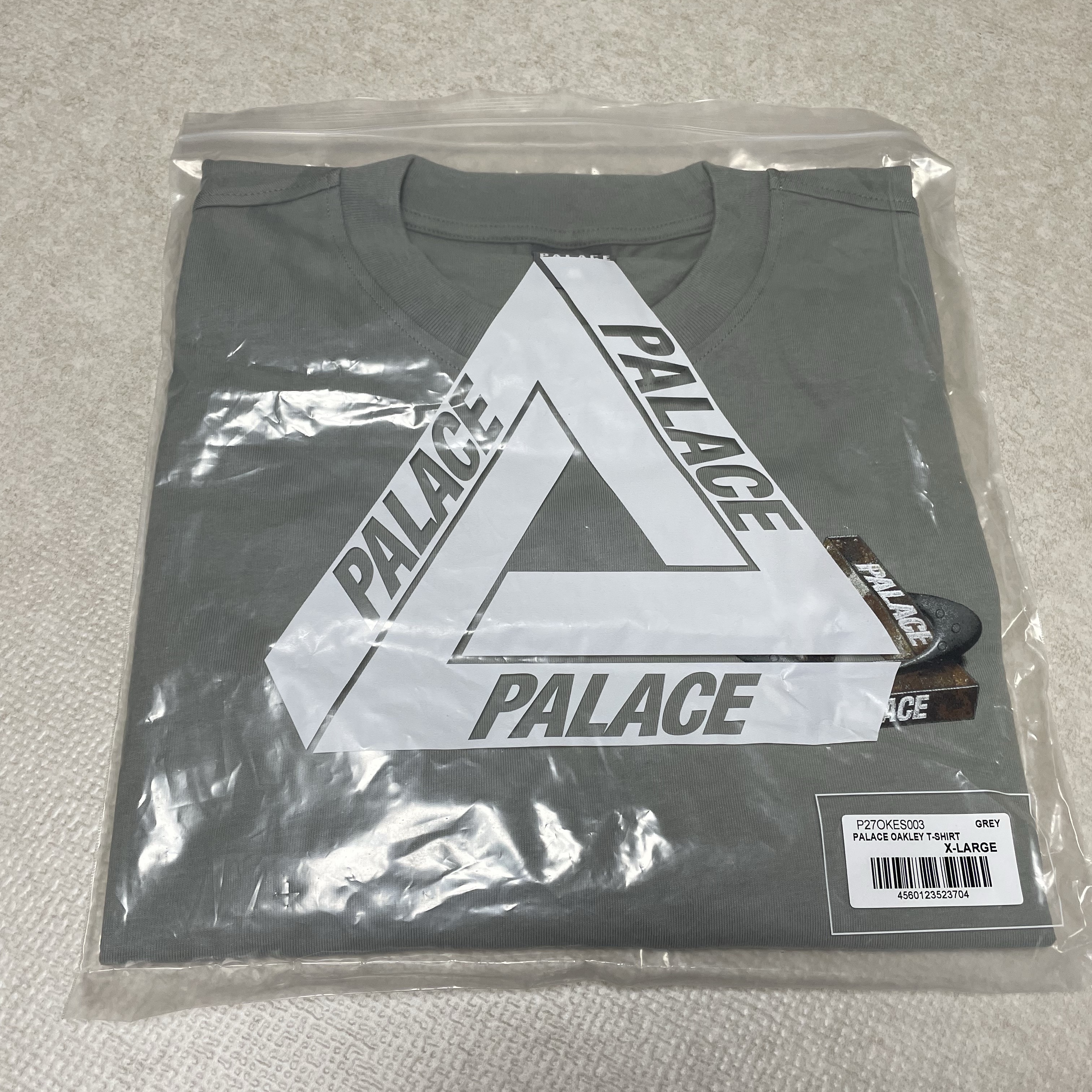 Palace x Oakley T-Shirt Grey - 24FW 착용 스타일 - 4