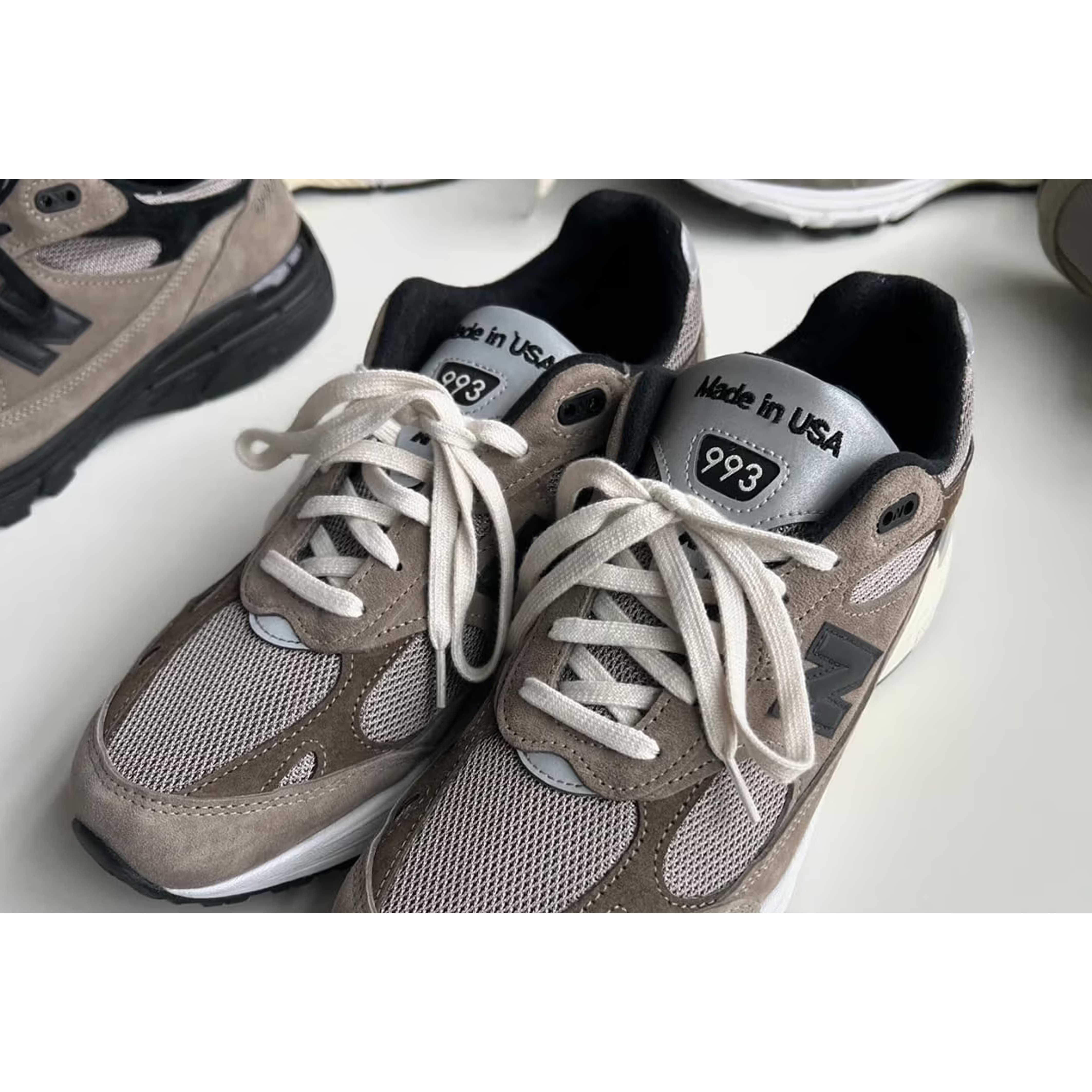 New Balance x JJJJound 993 Made in USA Mushroom White, New Balance x JJJJound 993 Made in USA Military Urban Grey Black 착용 스타일 - 2