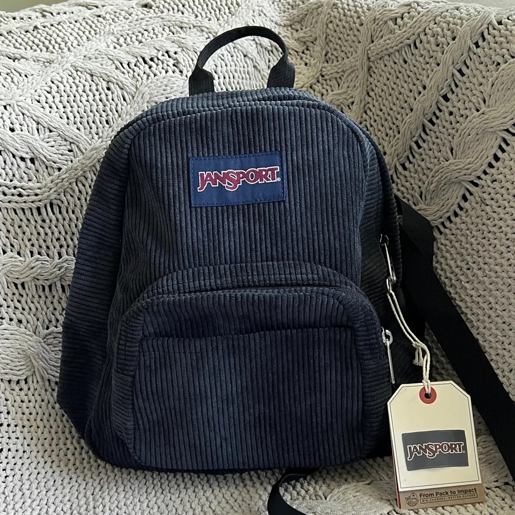 Jansport Half Pint FX Corduroy Mini Backpack Black 착용 스타일 - 2
