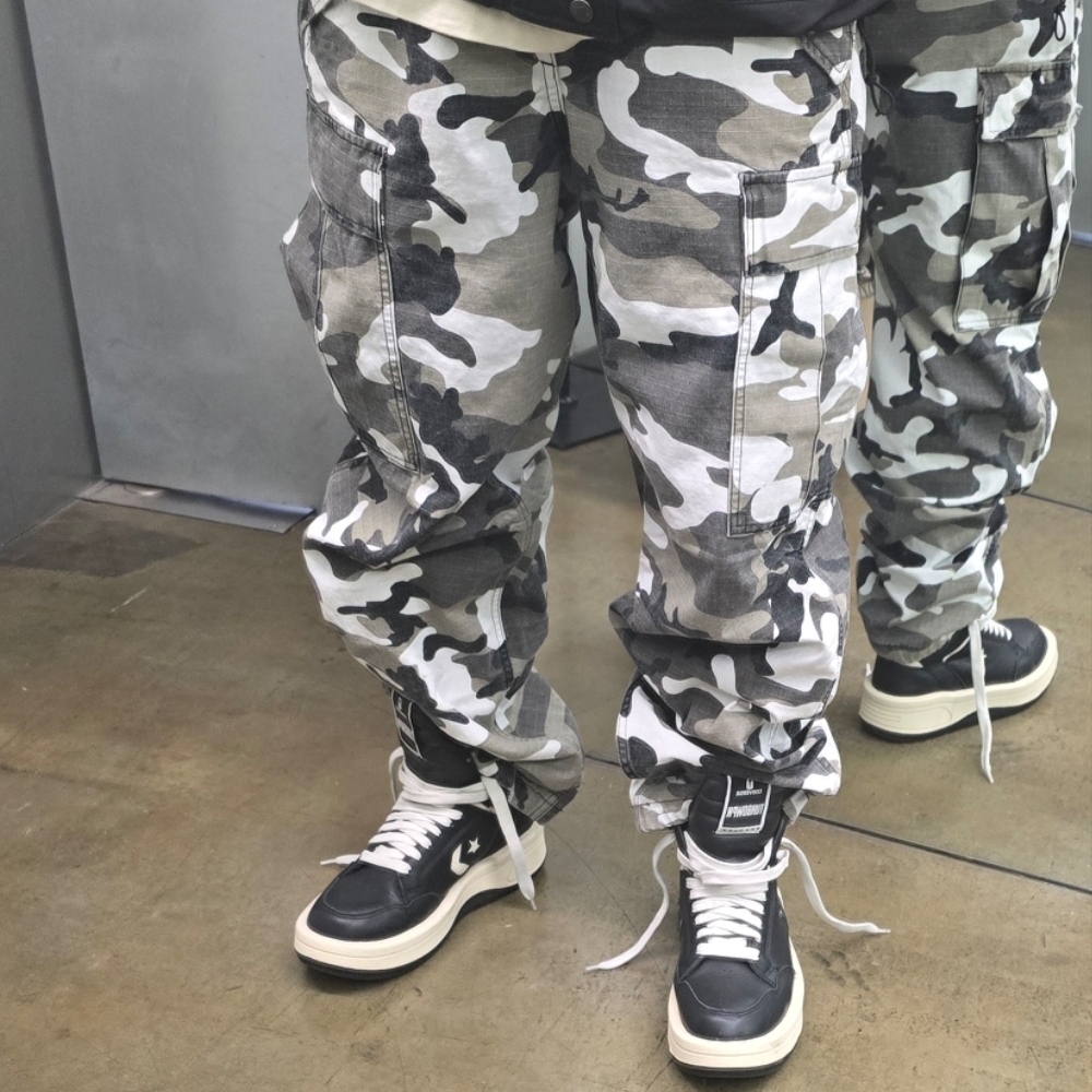 Stussy Ripstop Military Cargo Pants Ripstop Snow Camo, Converse x Drkshdw Turbowpn Black Cream 착용 스타일