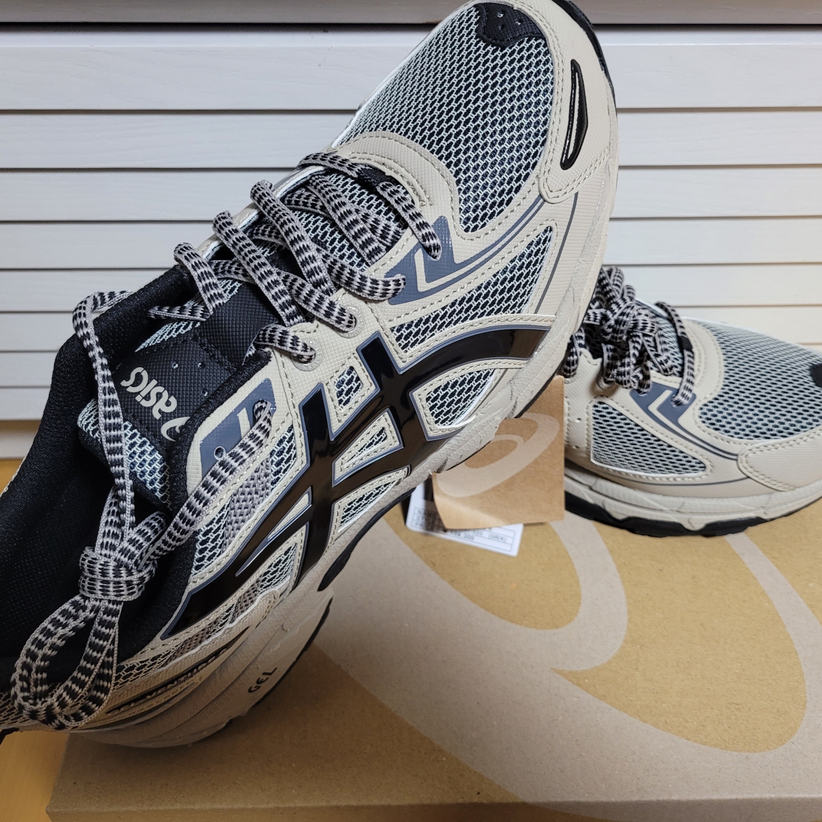 Asics Gel-Venture 6 Feather Grey Black 착용 스타일