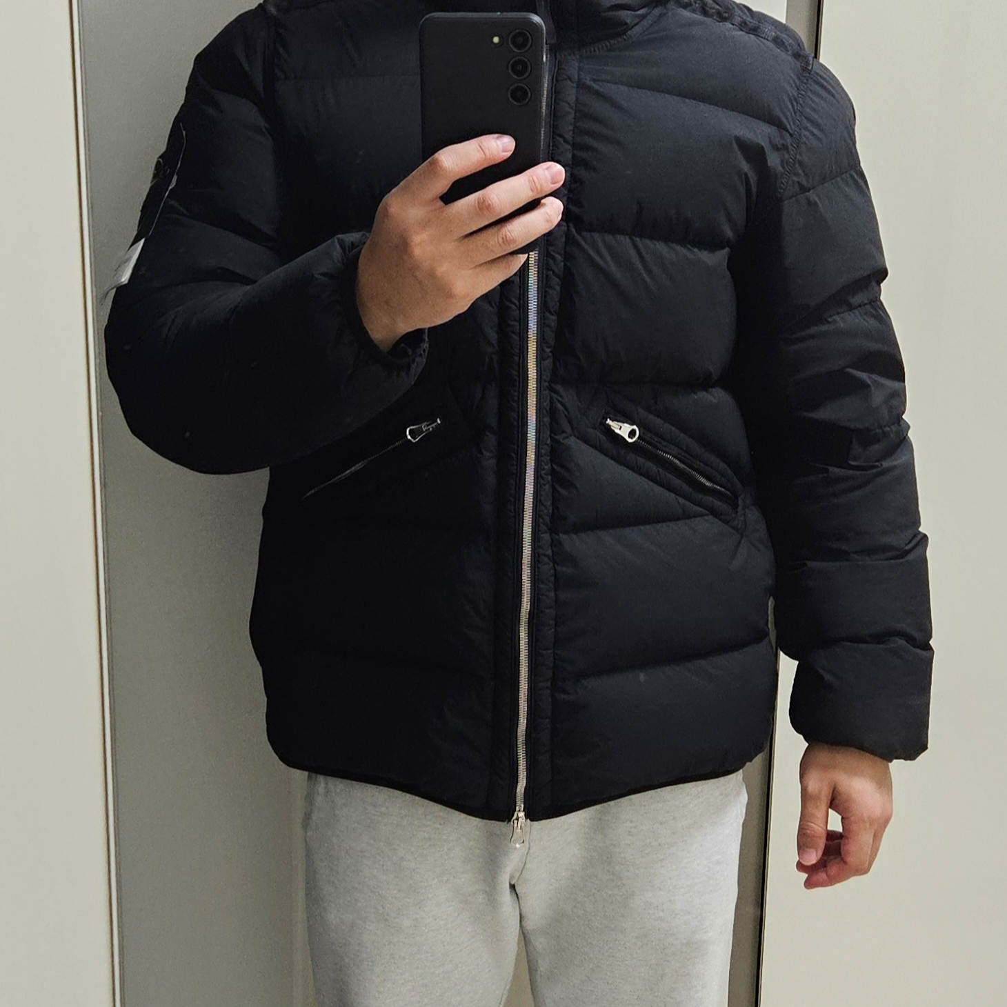 Stone Island 43128 Seamless Tunnel Nylon Down Jacket Black - 24FW 착용 스타일