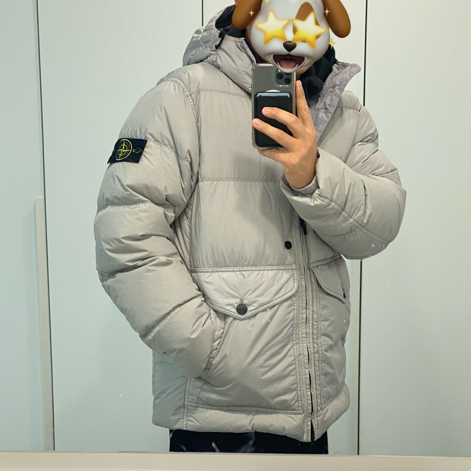 Stone Island 40723 Garment Dyed Wappen Patch Crinkle Reps Hooded Down Jacket Grey - 24FW 착용 스타일