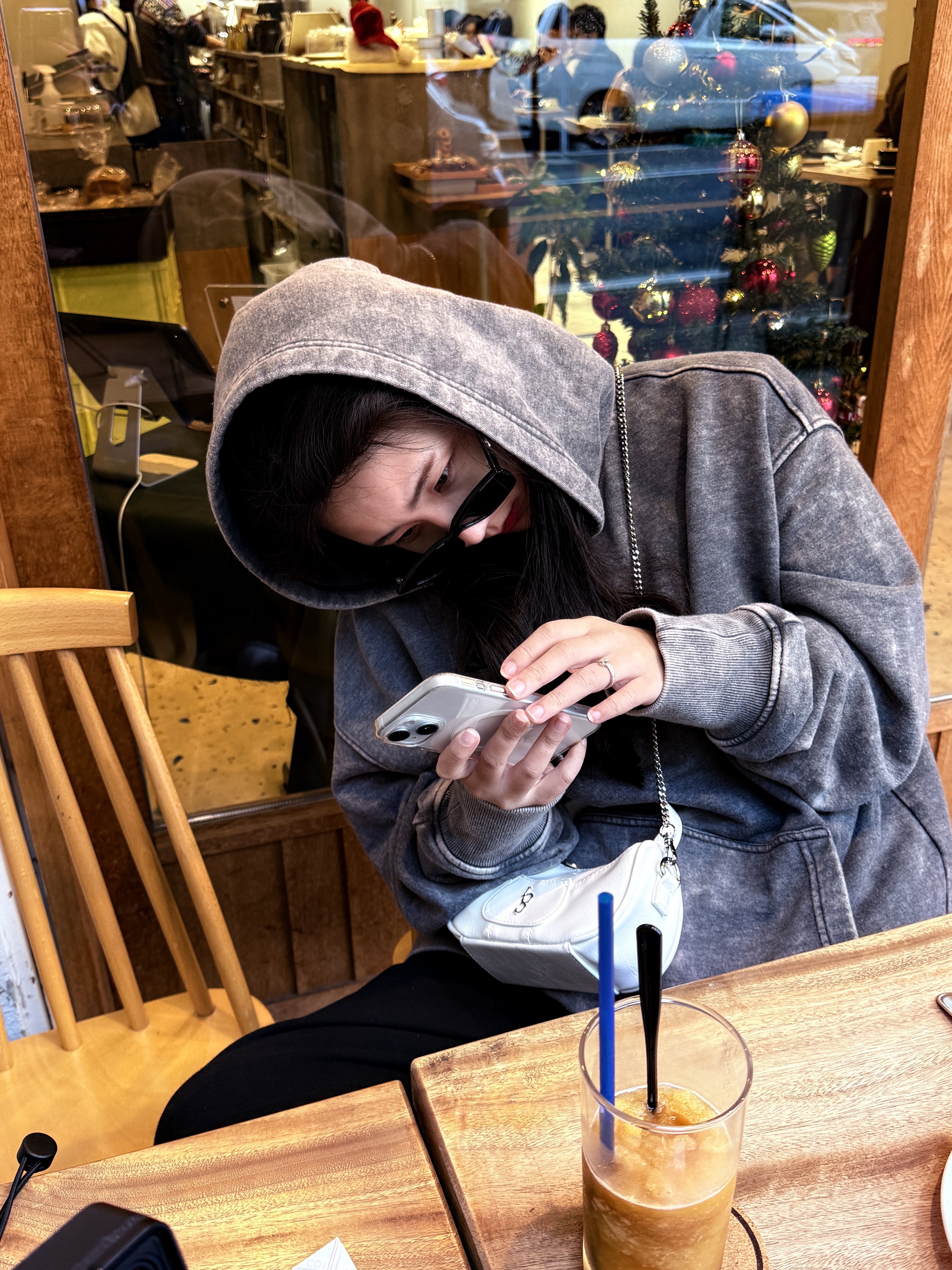 Diesel S-Macs-Hood-G2 Overdyed Hoodie with Logo Black, Gentle Monster Loti 01 Black 착용 스타일
