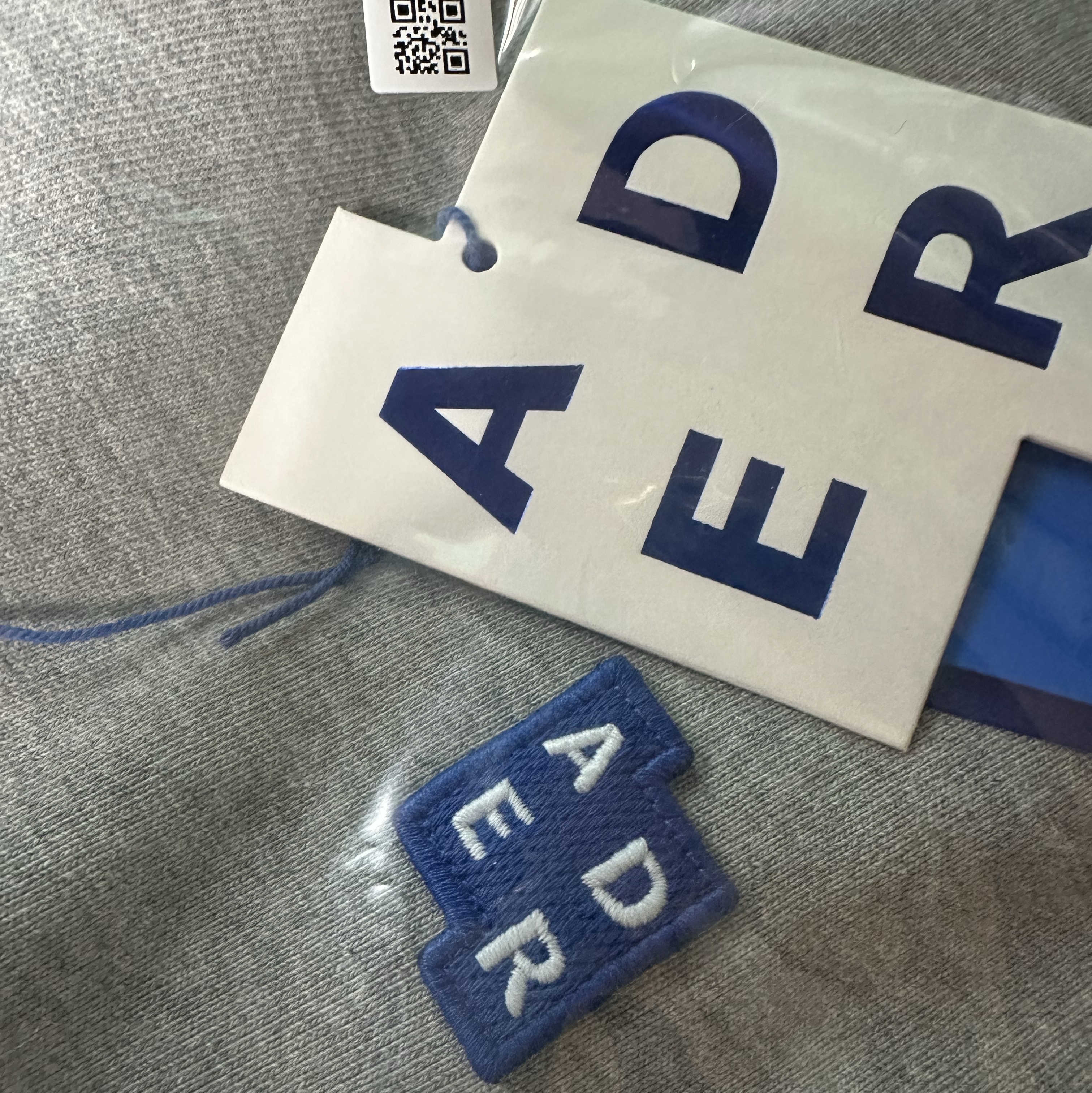 Ader Error Sig; TRS/BL Tag Sweatshirt 01 Grey 착용 스타일