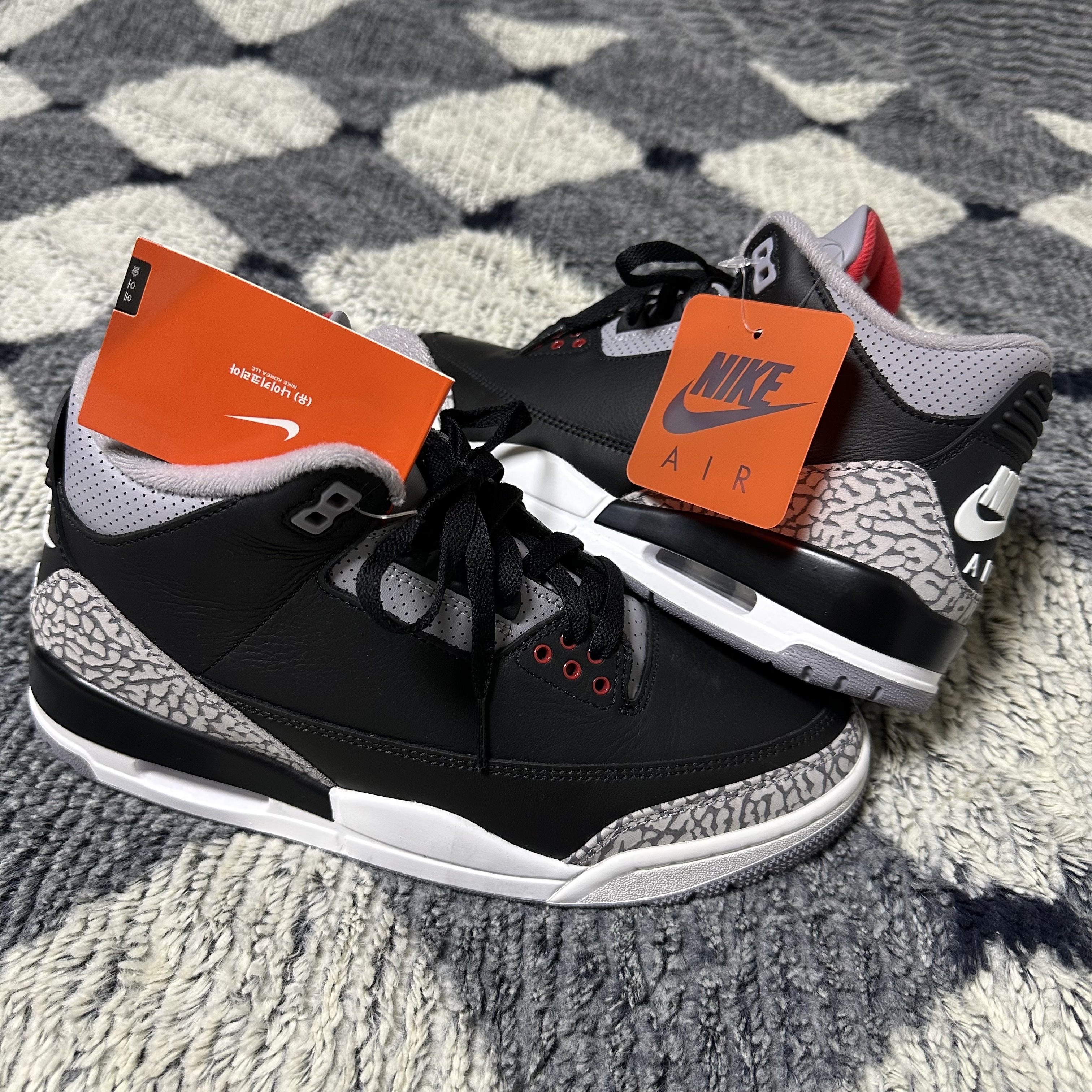 Jordan 3 Retro Black Cement 2024, The North Face 1992 Nuptse Jacket Black 착용 스타일 - 2