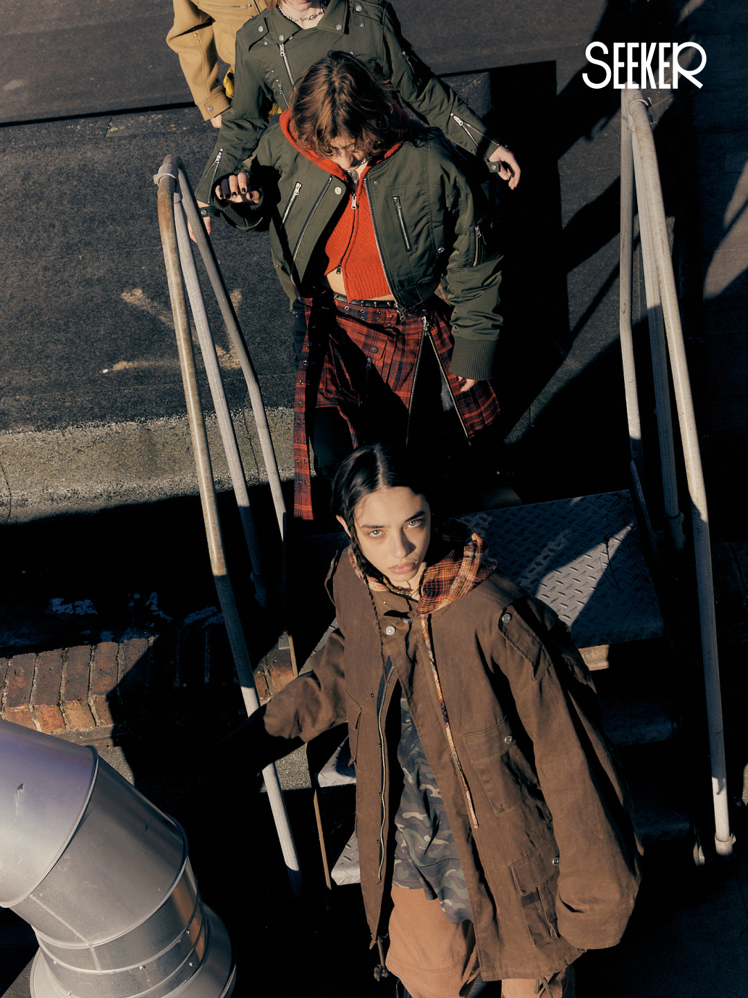 Vacant Archive Bellamy Leather Colloar Jacket Black, Vacant Archive Bajess Layered Skirt Belt Check Red Charcoal 착용 스타일 - 5