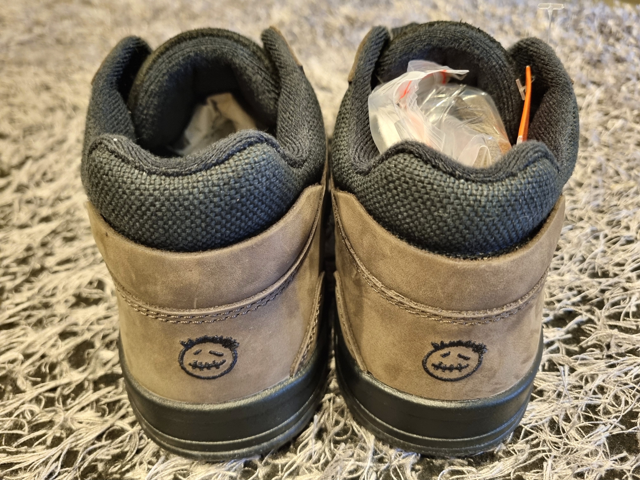 Jordan x Travis Scott Jumpman Jack TR Black and Dark Mocha 착용 스타일 - 6