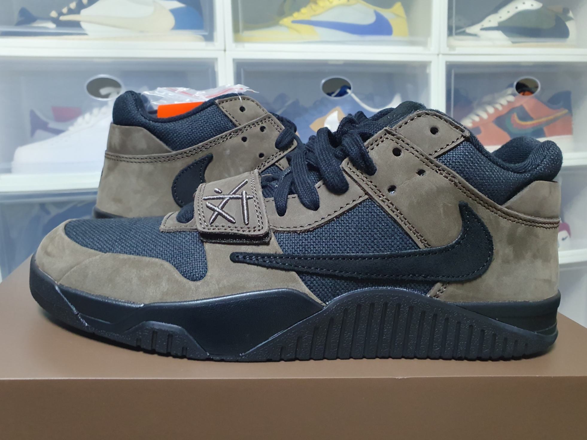 Jordan x Travis Scott Jumpman Jack TR Black and Dark Mocha 착용 스타일
