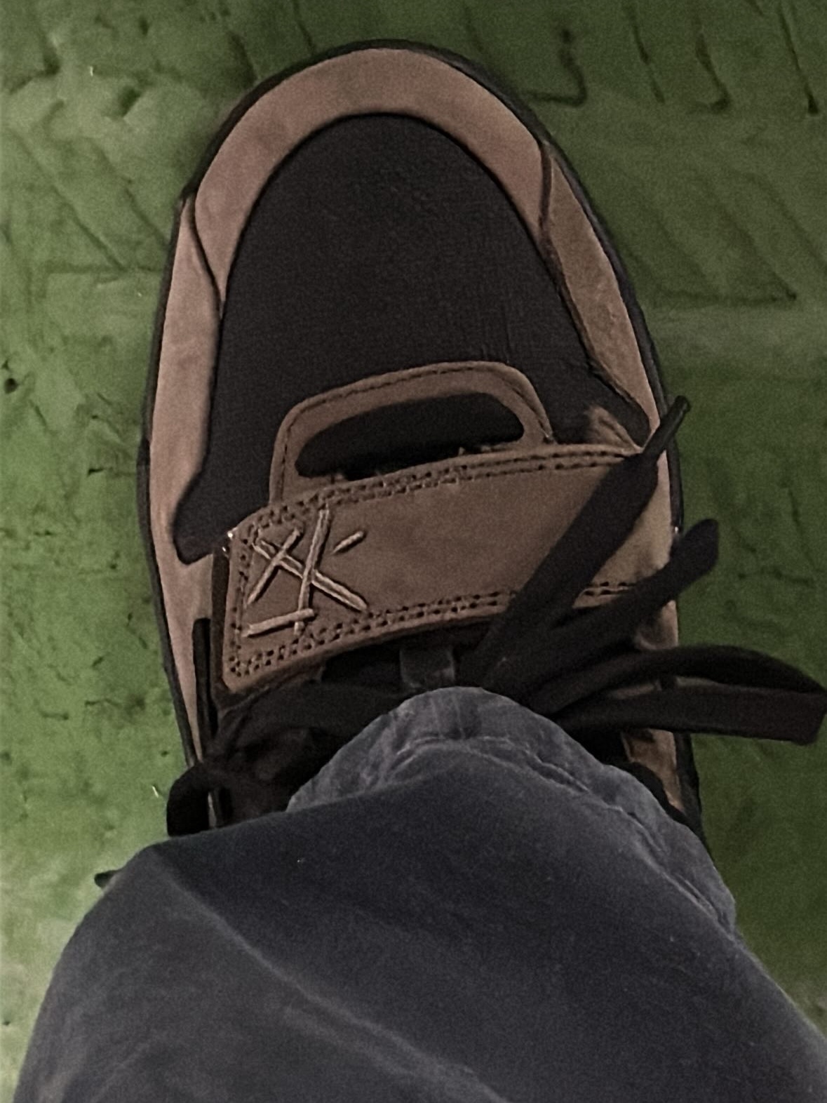 Jordan x Travis Scott Jumpman Jack TR Black and Dark Mocha 착용 스타일