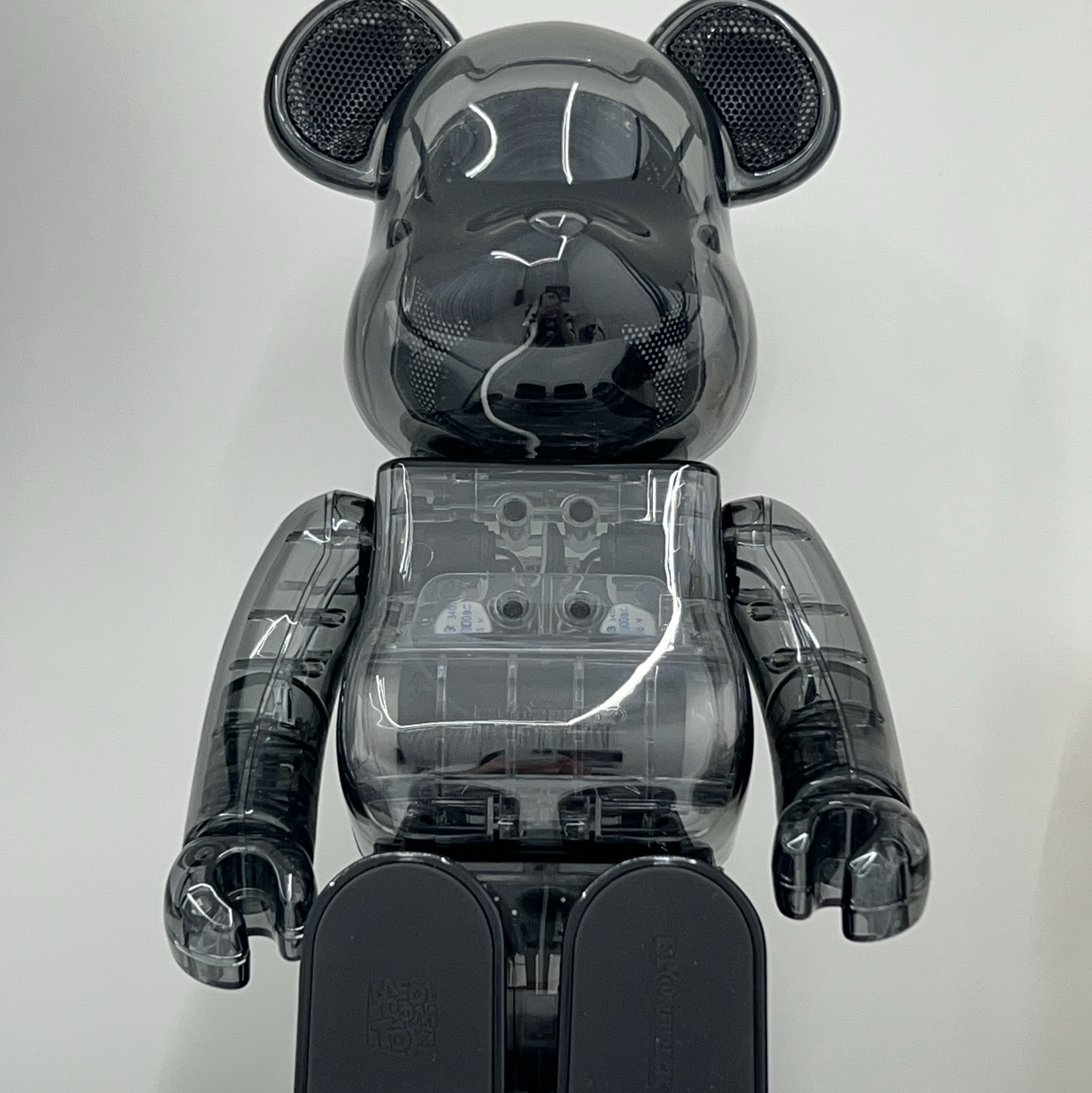 Bearbrick Audio Portable Bluetooth Speaker 400% Smoke (Korean Ver.) 착용 스타일 - 1