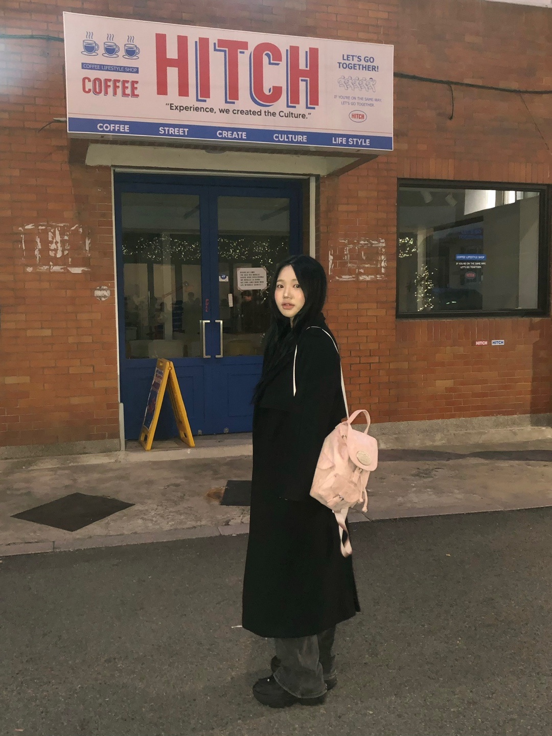 LOTS YOU Nostalgia Chubby Backpack Brown, [예약 배송] LOTS YOU Nostalgia Chubby Backpack Pink 착용 스타일 - 3