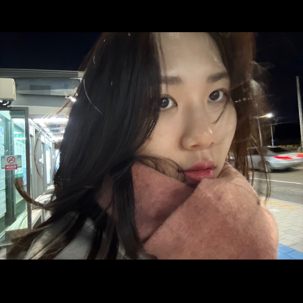 Acne Studios Wool Fringe Muffler Rose Melange 착용 스타일 - 2
