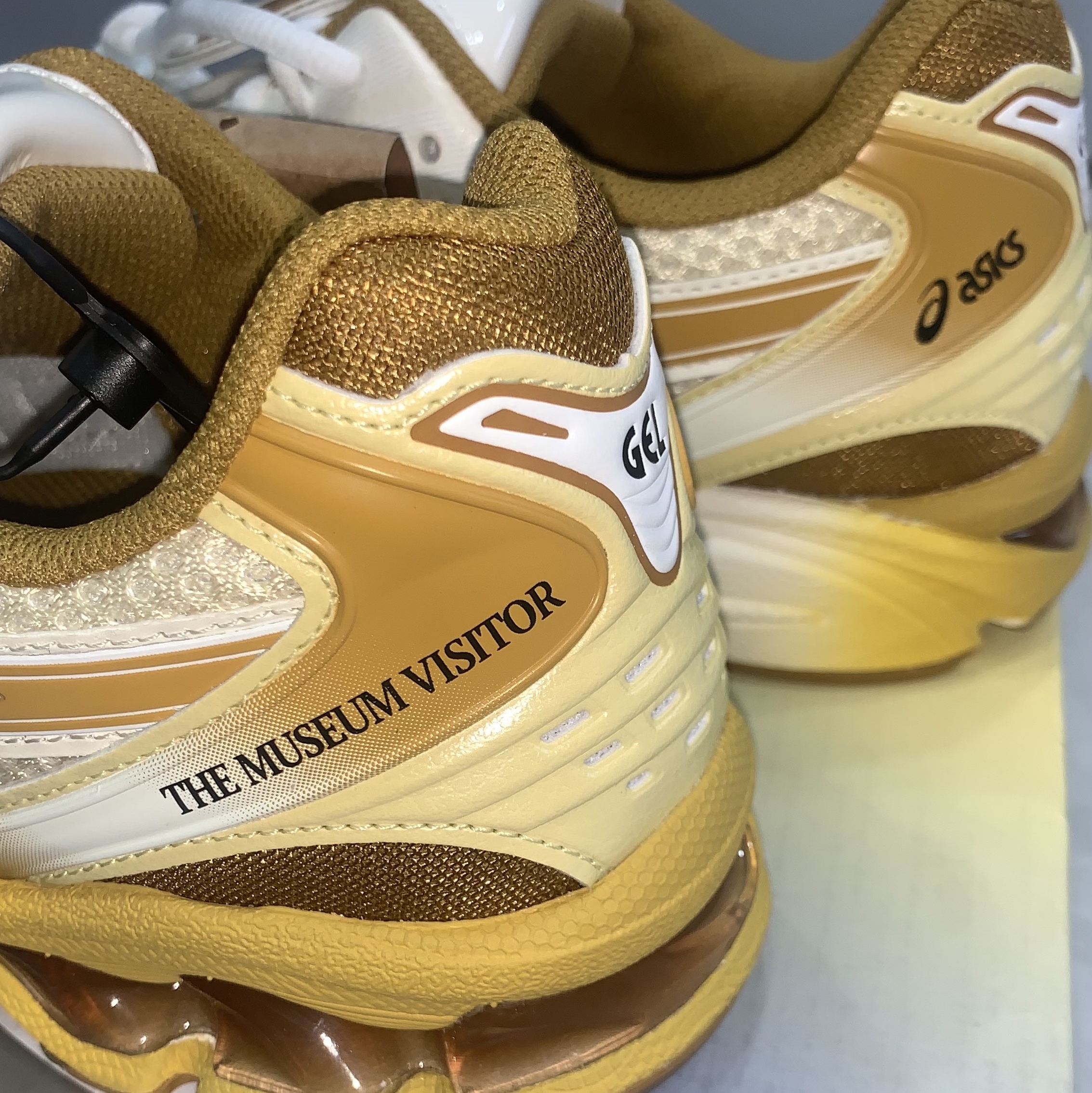Asics x The Museum Visitor Gel-Kayano 14 Cream Mineral Brown 착용 스타일